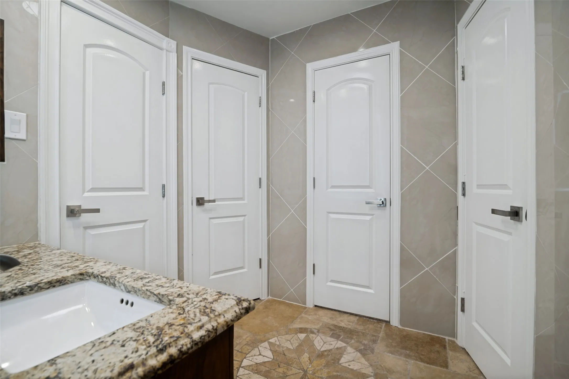 Single Family Residence For Rent in Dallas County , 2641 Windswept Lane, Mesquite, Texas 75181, 4 Bedroom, 3 Bathroom, 2 Garage spaces, 2,192 Sqft, built in 1988, mls#21406245, Real Estate Agent in Mesquite, Homes For Rent in Dallas county, Homes For Rent in Mesquite, Realtor in Mesquite Texas, Real Estate Brokerage Independent Realty Texas, Luminita Cordes Realtor