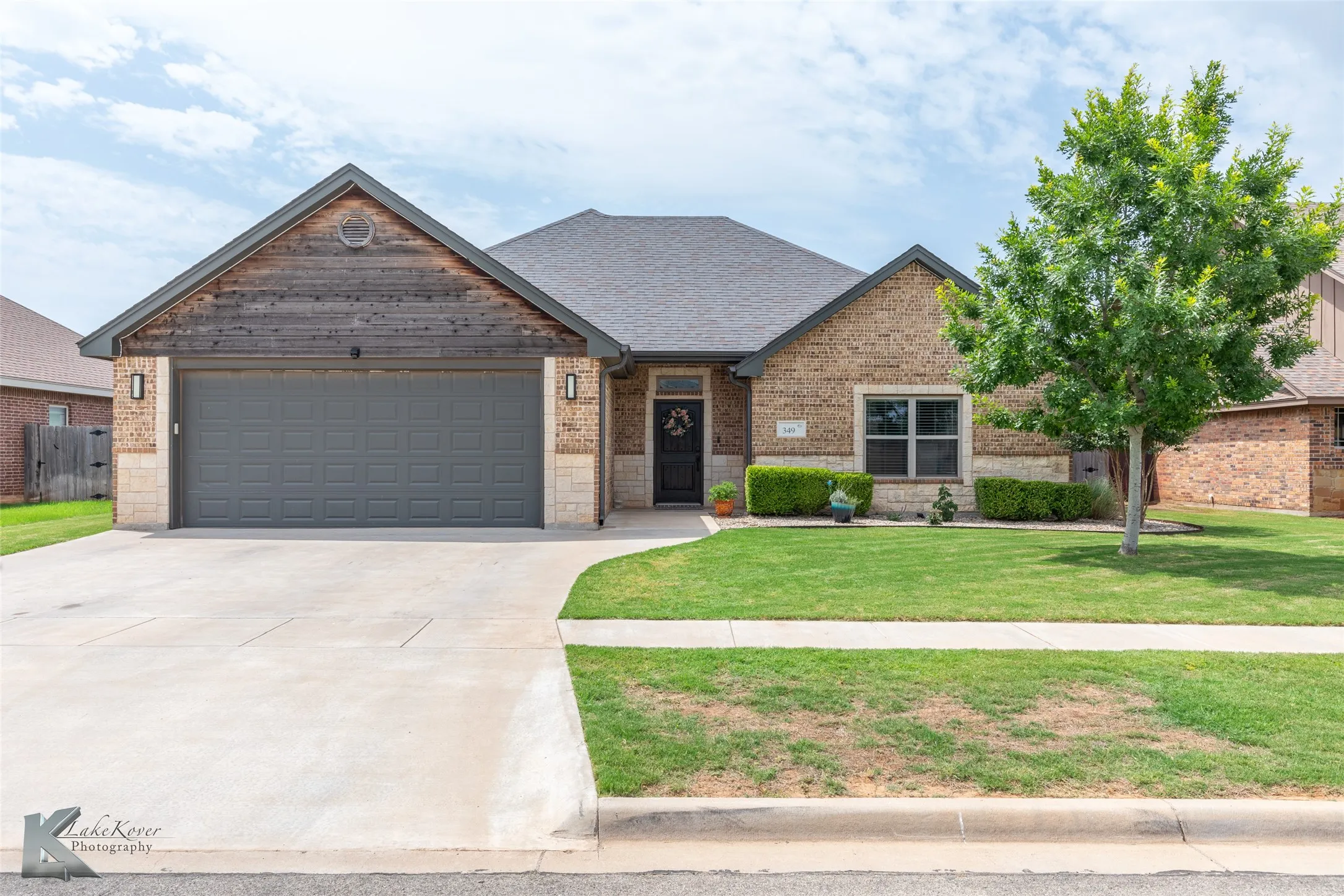 Single Family Residence For Sale in Taylor County , 349 Mill Creek Drive, Abilene, Texas 79602, 4 Bedroom, 2 Bathroom, 2 Garage spaces, 2,003 Sqft, built in 2015, mls#21406170, Real Estate Agent in Abilene, Homes For Sale in Taylor county, Homes For Sale in Abilene, Realtor in Abilene Texas, Real Estate Brokerage Independent Realty Texas, Luminita Cordes Realtor