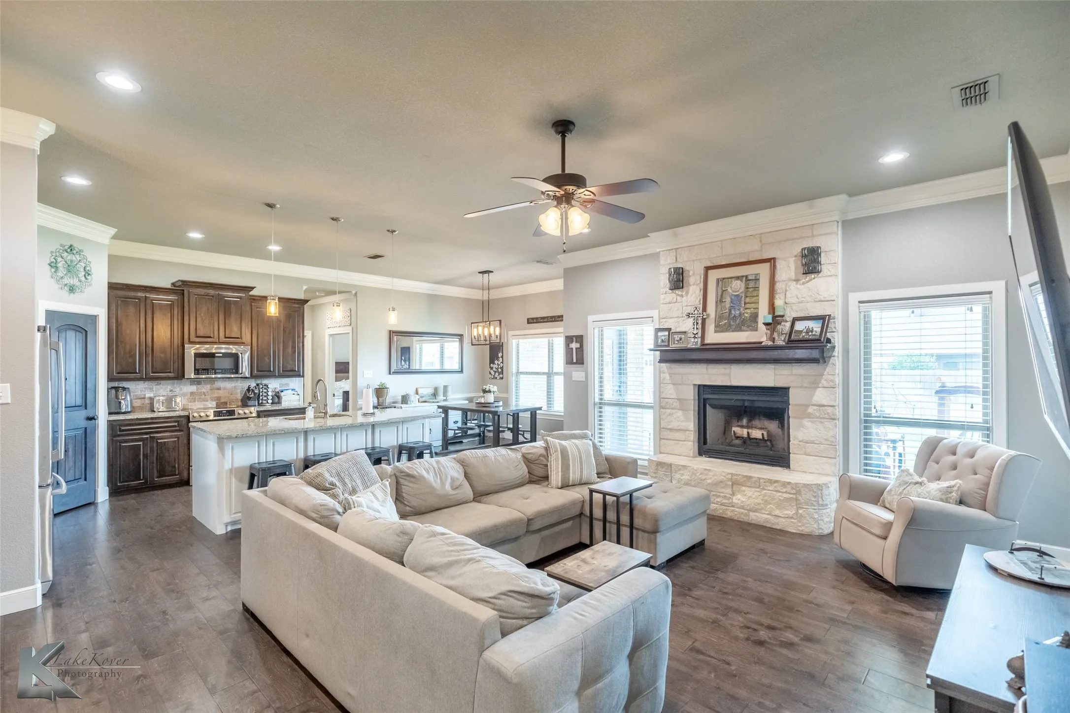 Single Family Residence For Sale in Taylor County , 349 Mill Creek Drive, Abilene, Texas 79602, 4 Bedroom, 2 Bathroom, 2 Garage spaces, 2,003 Sqft, built in 2015, mls#21406170, Real Estate Agent in Abilene, Homes For Sale in Taylor county, Homes For Sale in Abilene, Realtor in Abilene Texas, Real Estate Brokerage Independent Realty Texas, Luminita Cordes Realtor