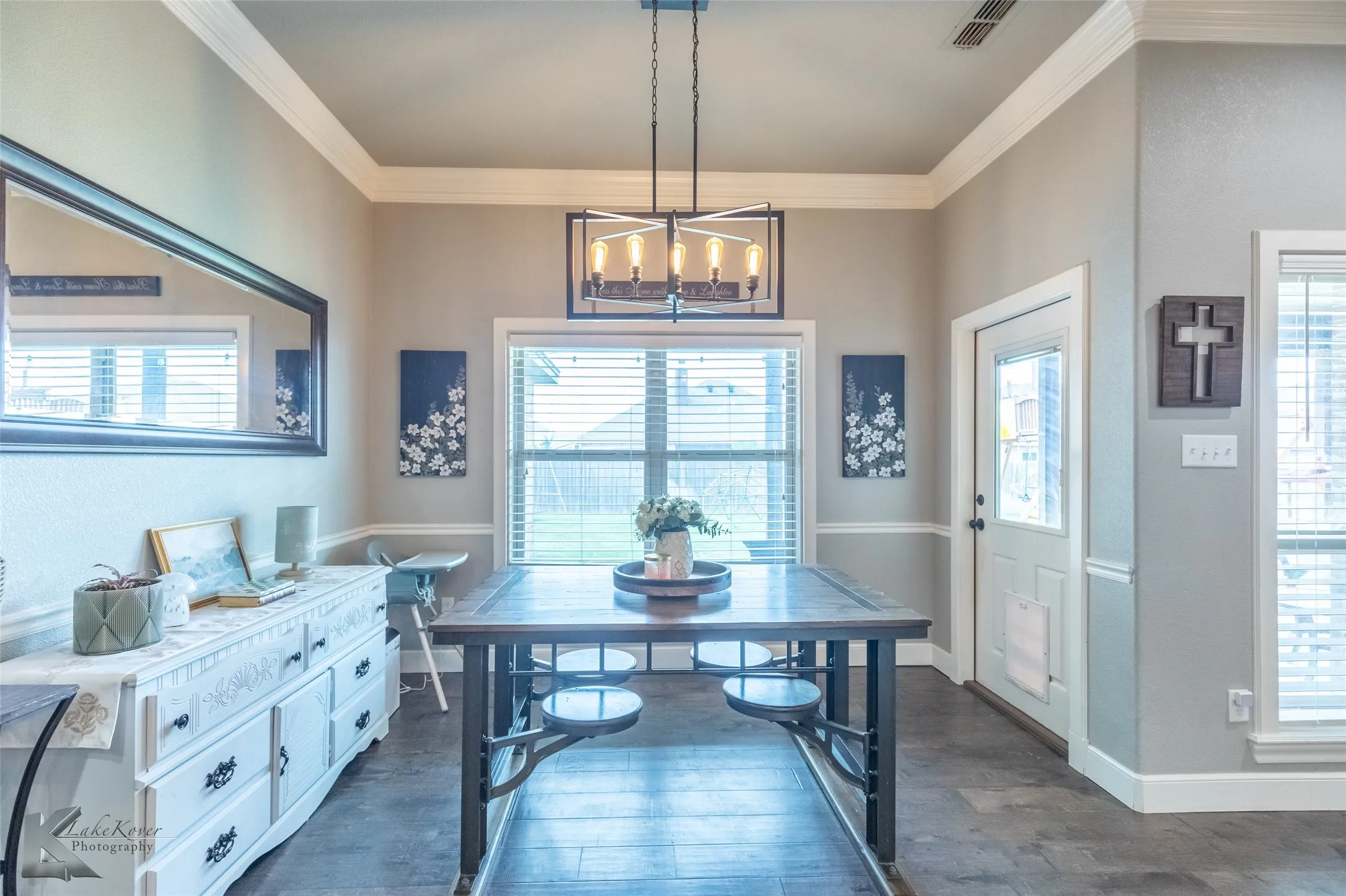 Single Family Residence For Sale in Taylor County , 349 Mill Creek Drive, Abilene, Texas 79602, 4 Bedroom, 2 Bathroom, 2 Garage spaces, 2,003 Sqft, built in 2015, mls#21406170, Real Estate Agent in Abilene, Homes For Sale in Taylor county, Homes For Sale in Abilene, Realtor in Abilene Texas, Real Estate Brokerage Independent Realty Texas, Luminita Cordes Realtor