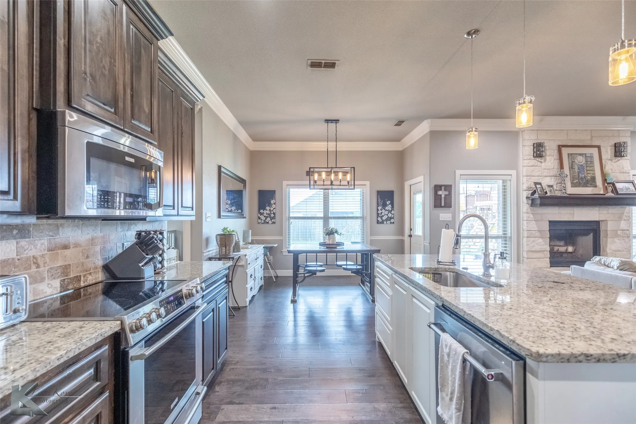 Single Family Residence For Sale in Taylor County , 349 Mill Creek Drive, Abilene, Texas 79602, 4 Bedroom, 2 Bathroom, 2 Garage spaces, 2,003 Sqft, built in 2015, mls#21406170, Real Estate Agent in Abilene, Homes For Sale in Taylor county, Homes For Sale in Abilene, Realtor in Abilene Texas, Real Estate Brokerage Independent Realty Texas, Luminita Cordes Realtor