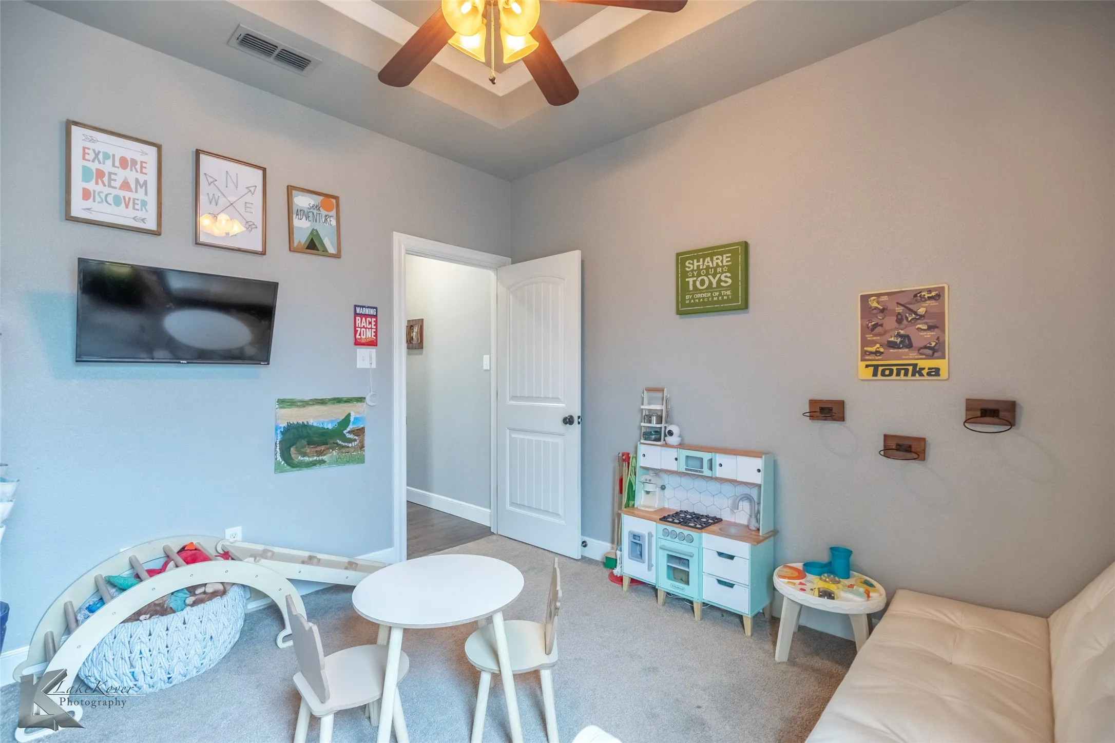 Single Family Residence For Sale in Taylor County , 349 Mill Creek Drive, Abilene, Texas 79602, 4 Bedroom, 2 Bathroom, 2 Garage spaces, 2,003 Sqft, built in 2015, mls#21406170, Real Estate Agent in Abilene, Homes For Sale in Taylor county, Homes For Sale in Abilene, Realtor in Abilene Texas, Real Estate Brokerage Independent Realty Texas, Luminita Cordes Realtor