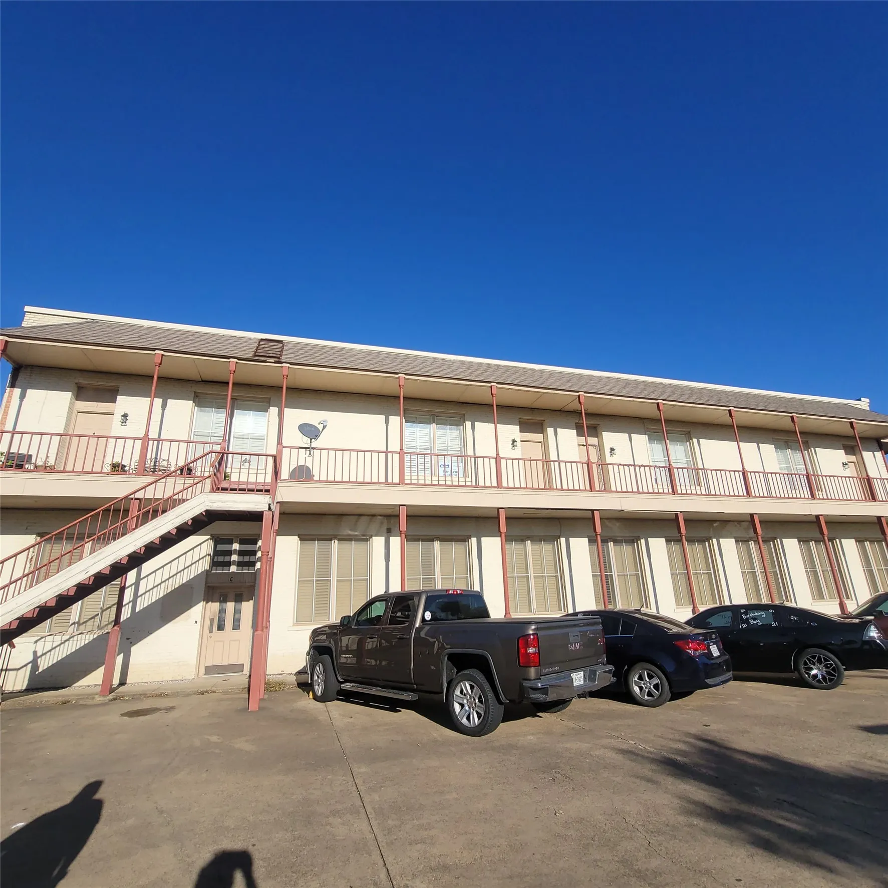 Apartment For Rent in Ellis County , 212 W Knox Street 2, Ennis, Texas 75119, 1 Bedroom, 1 Bathroom, Garage spaces, 1,000 Sqft, built in 1920, mls#21406248, Real Estate Agent in Ennis, Homes For Rent in Ellis county, Homes For Rent in Ennis, Realtor in Ennis Texas, Real Estate Brokerage Independent Realty Texas, Luminita Cordes Realtor