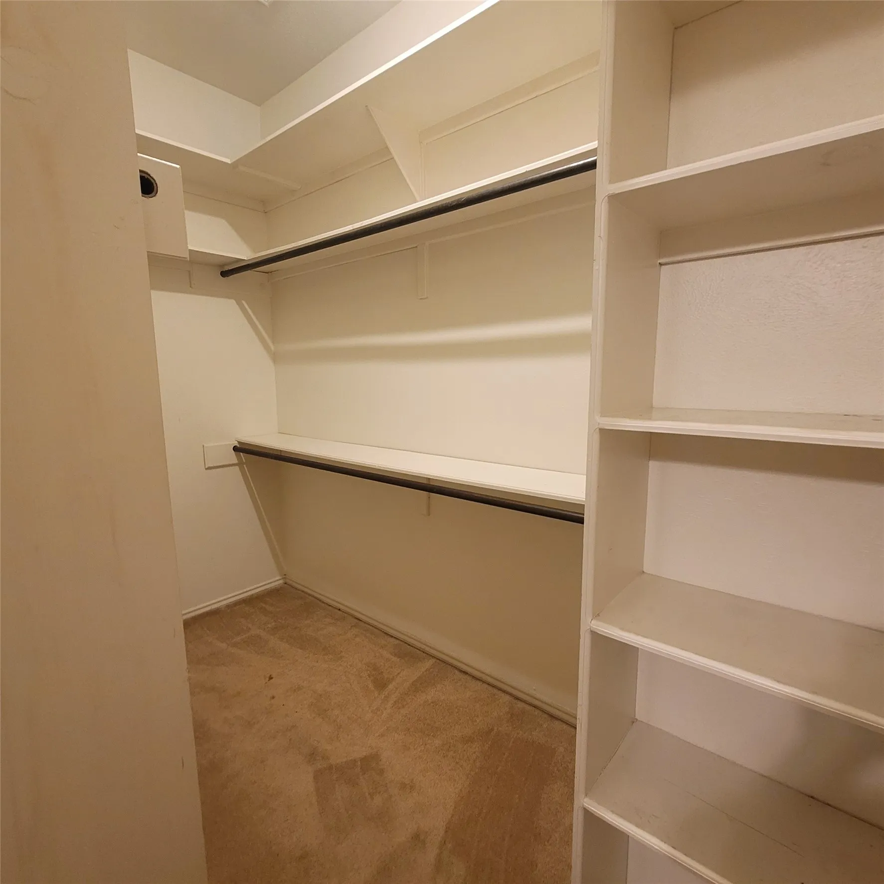 Apartment For Rent in Ellis County , 212 W Knox Street 2, Ennis, Texas 75119, 1 Bedroom, 1 Bathroom, Garage spaces, 1,000 Sqft, built in 1920, mls#21406248, Real Estate Agent in Ennis, Homes For Rent in Ellis county, Homes For Rent in Ennis, Realtor in Ennis Texas, Real Estate Brokerage Independent Realty Texas, Luminita Cordes Realtor