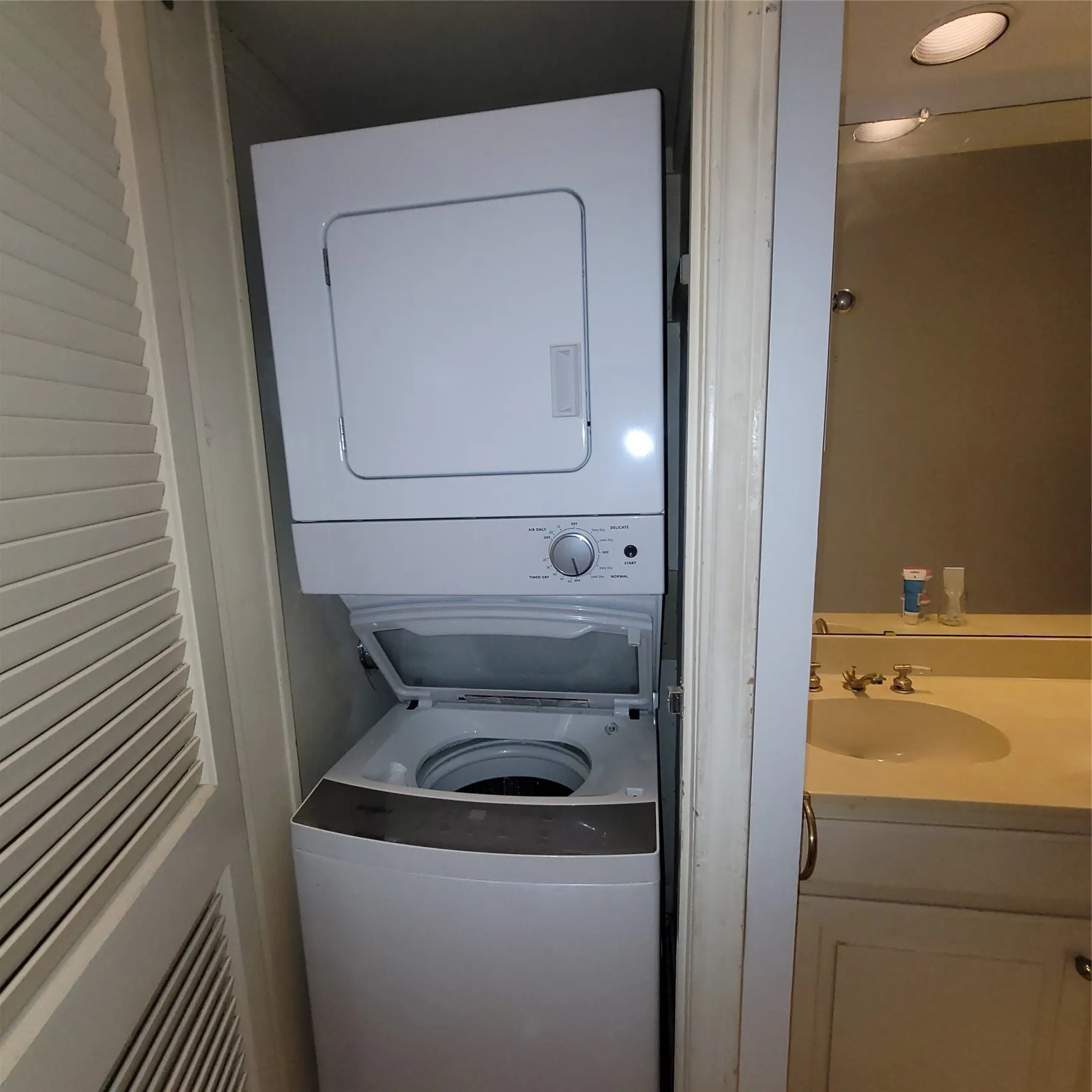 Apartment For Rent in Ellis County , 212 W Knox Street 2, Ennis, Texas 75119, 1 Bedroom, 1 Bathroom, Garage spaces, 1,000 Sqft, built in 1920, mls#21406248, Real Estate Agent in Ennis, Homes For Rent in Ellis county, Homes For Rent in Ennis, Realtor in Ennis Texas, Real Estate Brokerage Independent Realty Texas, Luminita Cordes Realtor