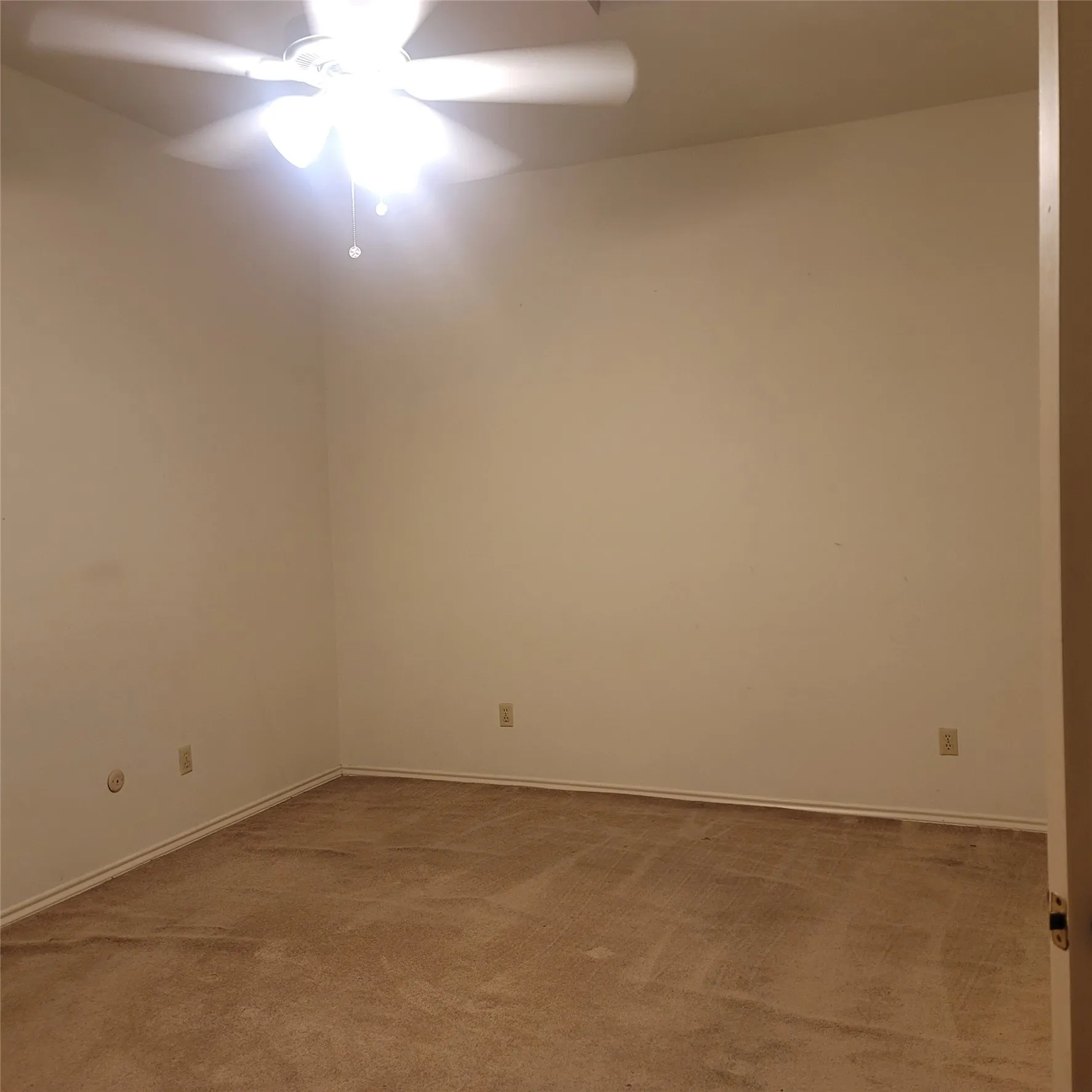 Apartment For Rent in Ellis County , 212 W Knox Street 2, Ennis, Texas 75119, 1 Bedroom, 1 Bathroom, Garage spaces, 1,000 Sqft, built in 1920, mls#21406248, Real Estate Agent in Ennis, Homes For Rent in Ellis county, Homes For Rent in Ennis, Realtor in Ennis Texas, Real Estate Brokerage Independent Realty Texas, Luminita Cordes Realtor