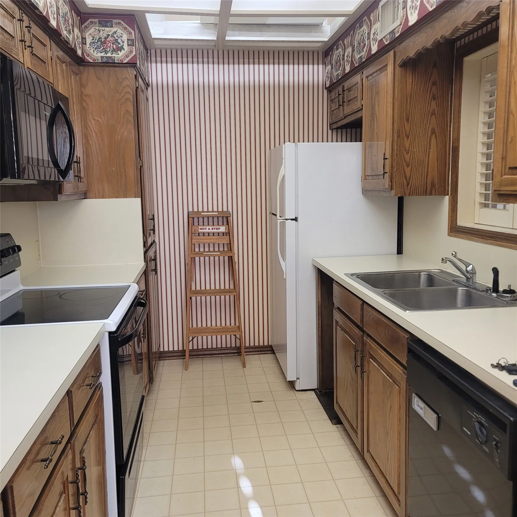 Apartment For Rent in Ellis County , 212 W Knox Street 2, Ennis, Texas 75119, 1 Bedroom, 1 Bathroom, Garage spaces, 1,000 Sqft, built in 1920, mls#21406248, Real Estate Agent in Ennis, Homes For Rent in Ellis county, Homes For Rent in Ennis, Realtor in Ennis Texas, Real Estate Brokerage Independent Realty Texas, Luminita Cordes Realtor