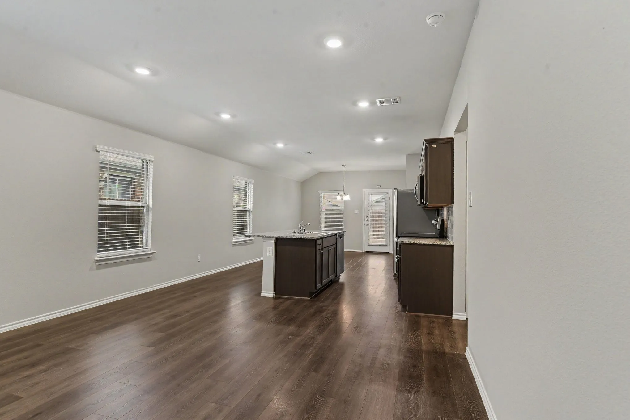 Single Family Residence For Sale in Kaufman County , 2921 Mourning Dove Trail, Crandall, Texas 75114, 3 Bedroom, 2 Bathroom, 2 Garage spaces, 1,422 Sqft, built in 2020, mls#21403421, Real Estate Agent in Crandall, Homes For Sale in Kaufman county, Homes For Sale in Crandall, Realtor in Crandall Texas, Real Estate Brokerage Independent Realty Texas, Luminita Cordes Realtor