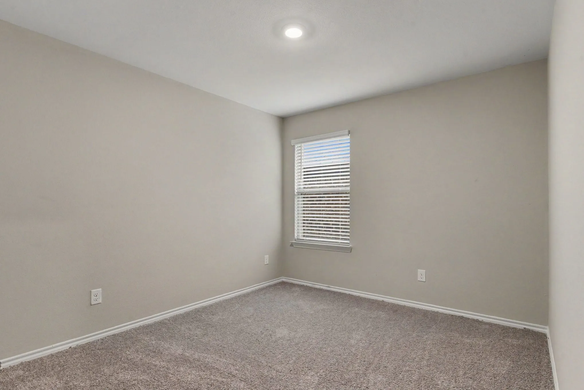 Single Family Residence For Sale in Kaufman County , 2921 Mourning Dove Trail, Crandall, Texas 75114, 3 Bedroom, 2 Bathroom, 2 Garage spaces, 1,422 Sqft, built in 2020, mls#21403421, Real Estate Agent in Crandall, Homes For Sale in Kaufman county, Homes For Sale in Crandall, Realtor in Crandall Texas, Real Estate Brokerage Independent Realty Texas, Luminita Cordes Realtor