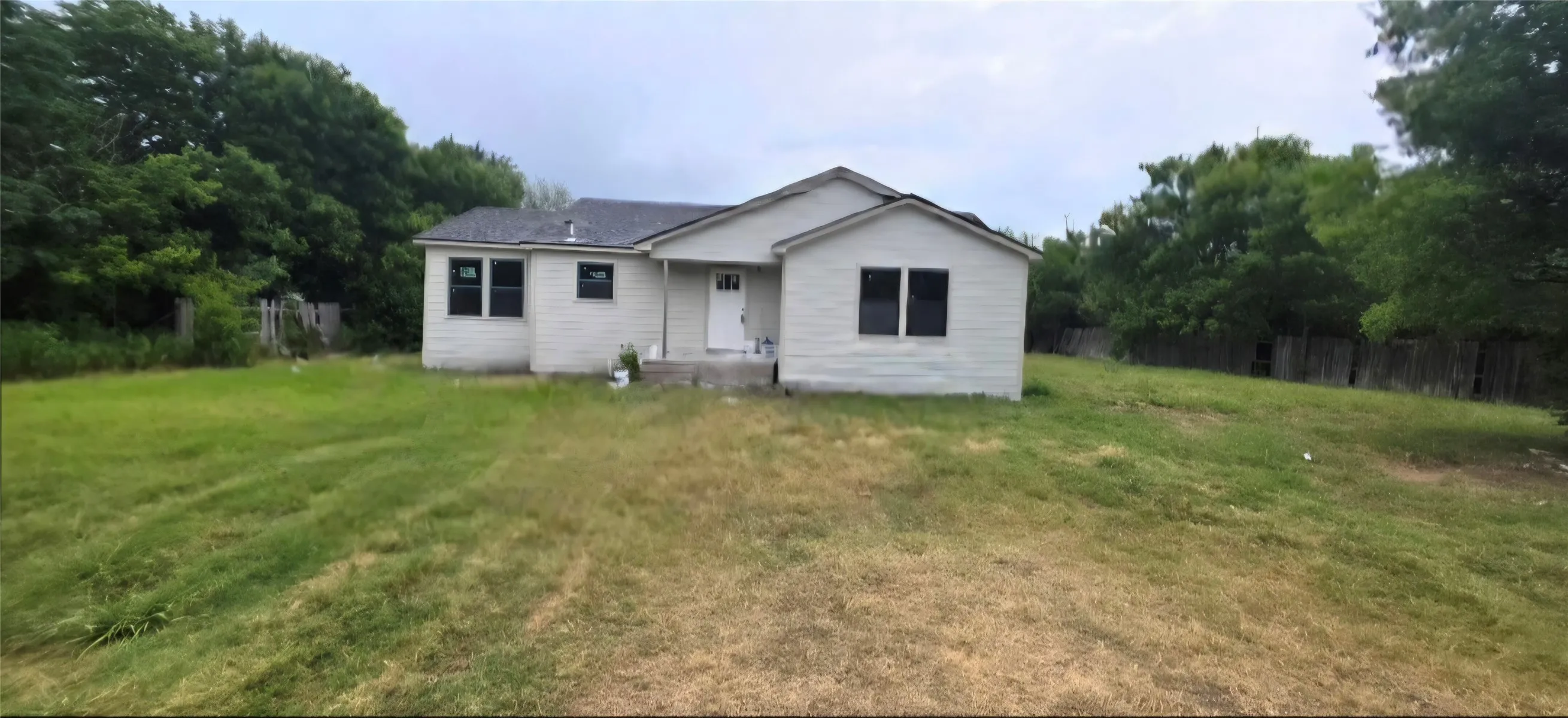 Single Family Residence For Sale in Mc Lennan County , 920 Hines Avenue, Waco, Texas 76706, 3 Bedroom, 3 Bathroom, Garage spaces, 1,374 Sqft, built in 1950, mls#21406251, Real Estate Agent in Waco, Homes For Sale in Mc Lennan county, Homes For Sale in Waco, Realtor in Waco Texas, Real Estate Brokerage Independent Realty Texas, Luminita Cordes Realtor