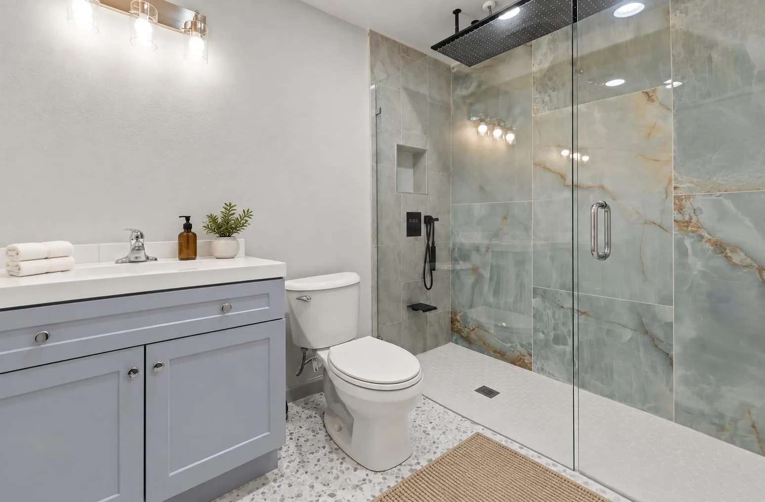 Single Family Residence For Sale in Dallas County , 1207 E Russell Avenue, Carrollton, Texas 75006, 3 Bedroom, 2 Bathroom, Garage spaces, 2,096 Sqft, built in 1954, mls#21406254, Real Estate Agent in Carrollton, Homes For Sale in Dallas county, Homes For Sale in Carrollton, Realtor in Carrollton Texas, Real Estate Brokerage Independent Realty Texas, Luminita Cordes Realtor