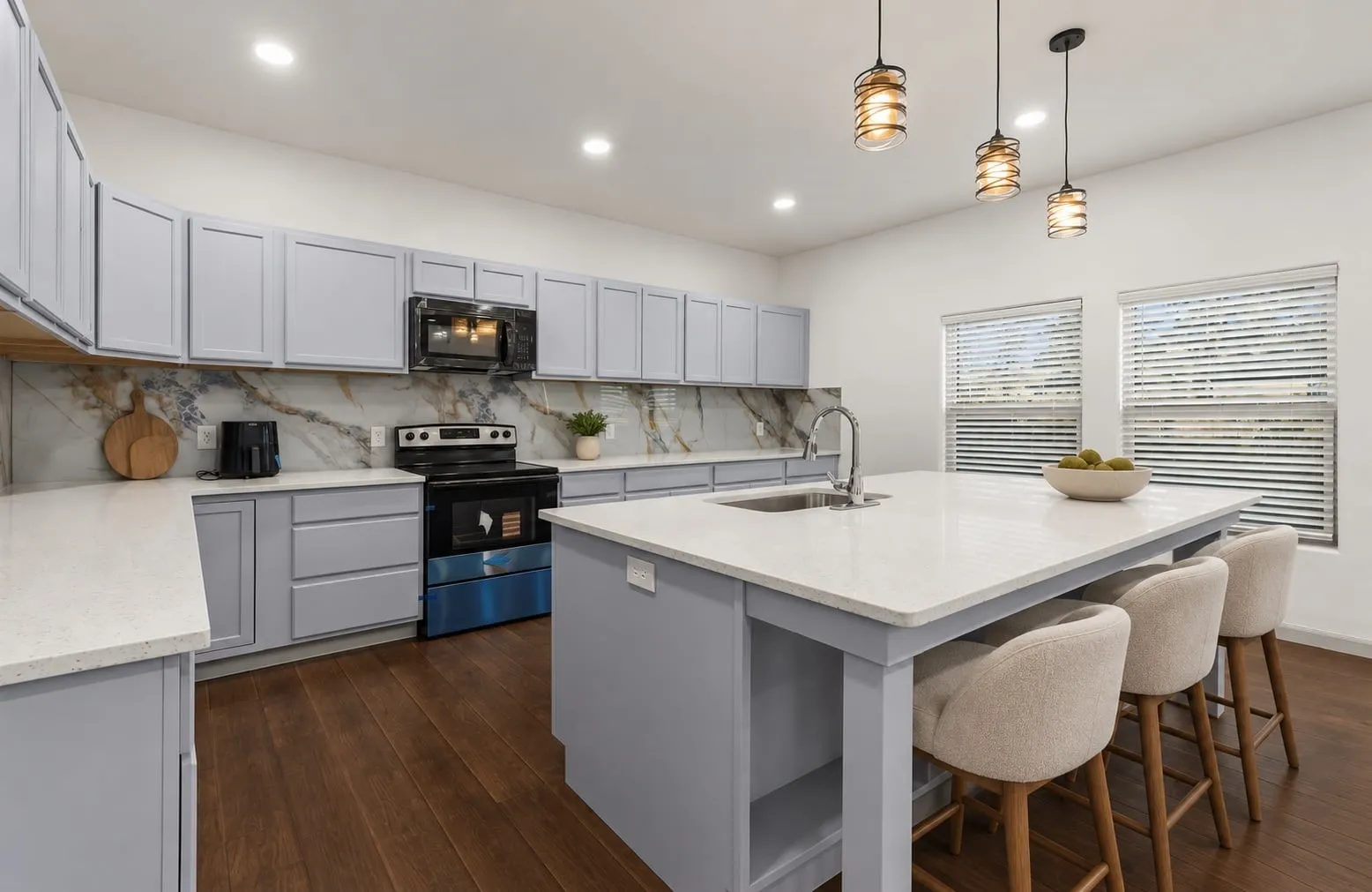 Single Family Residence For Sale in Dallas County , 1207 E Russell Avenue, Carrollton, Texas 75006, 3 Bedroom, 2 Bathroom, Garage spaces, 2,096 Sqft, built in 1954, mls#21406254, Real Estate Agent in Carrollton, Homes For Sale in Dallas county, Homes For Sale in Carrollton, Realtor in Carrollton Texas, Real Estate Brokerage Independent Realty Texas, Luminita Cordes Realtor