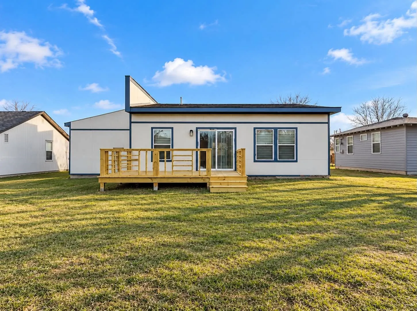 Single Family Residence For Sale in Dallas County , 1207 E Russell Avenue, Carrollton, Texas 75006, 3 Bedroom, 2 Bathroom, Garage spaces, 2,096 Sqft, built in 1954, mls#21406254, Real Estate Agent in Carrollton, Homes For Sale in Dallas county, Homes For Sale in Carrollton, Realtor in Carrollton Texas, Real Estate Brokerage Independent Realty Texas, Luminita Cordes Realtor