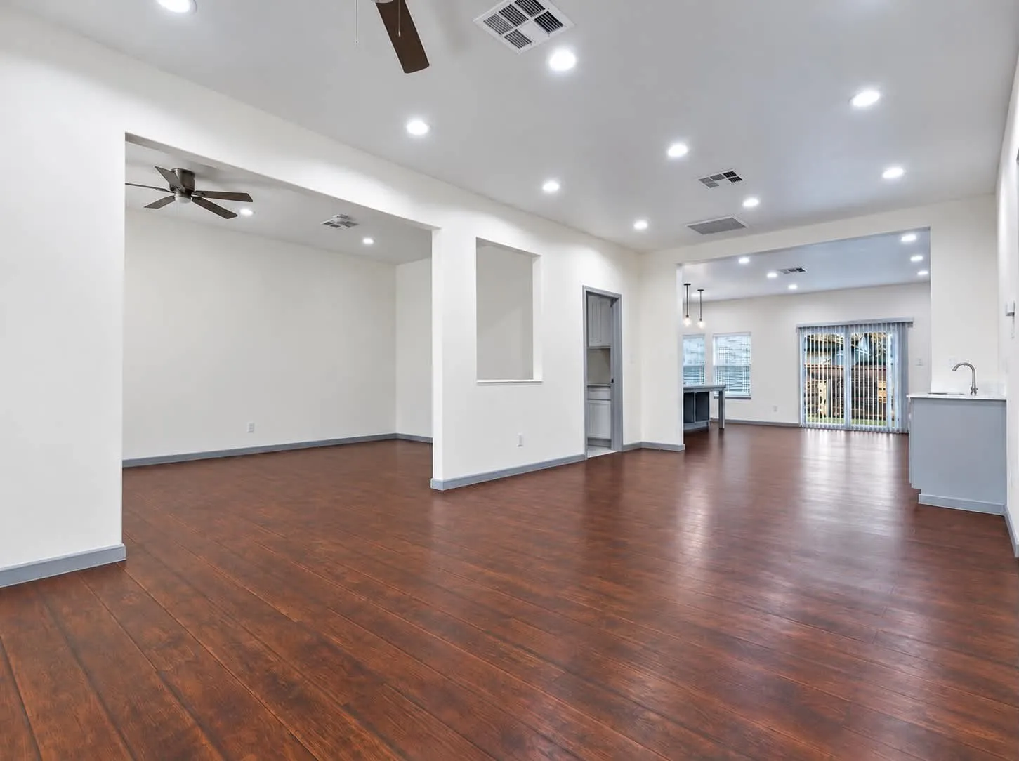 Single Family Residence For Sale in Dallas County , 1207 E Russell Avenue, Carrollton, Texas 75006, 3 Bedroom, 2 Bathroom, Garage spaces, 2,096 Sqft, built in 1954, mls#21406254, Real Estate Agent in Carrollton, Homes For Sale in Dallas county, Homes For Sale in Carrollton, Realtor in Carrollton Texas, Real Estate Brokerage Independent Realty Texas, Luminita Cordes Realtor