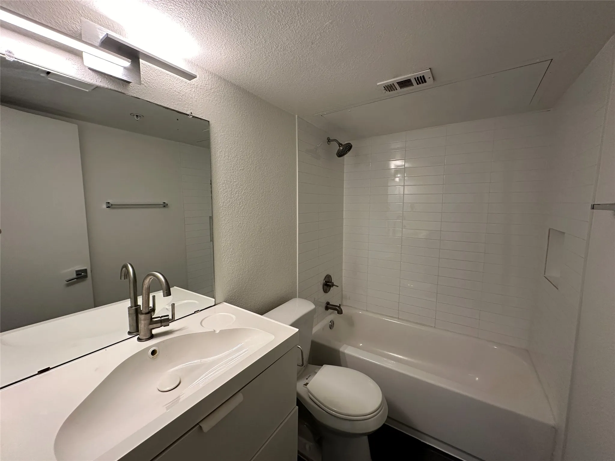 Apartment For Rent in Dallas County , 5404 Reiger Avenue 301, Dallas, Texas 75214, 3 Bedroom, 2 Bathroom, Garage spaces, 1,093 Sqft, built in 1986, mls#21406253, Real Estate Agent in Dallas, Homes For Rent in Dallas county, Homes For Rent in Dallas, Realtor in Dallas Texas, Real Estate Brokerage Independent Realty Texas, Luminita Cordes Realtor