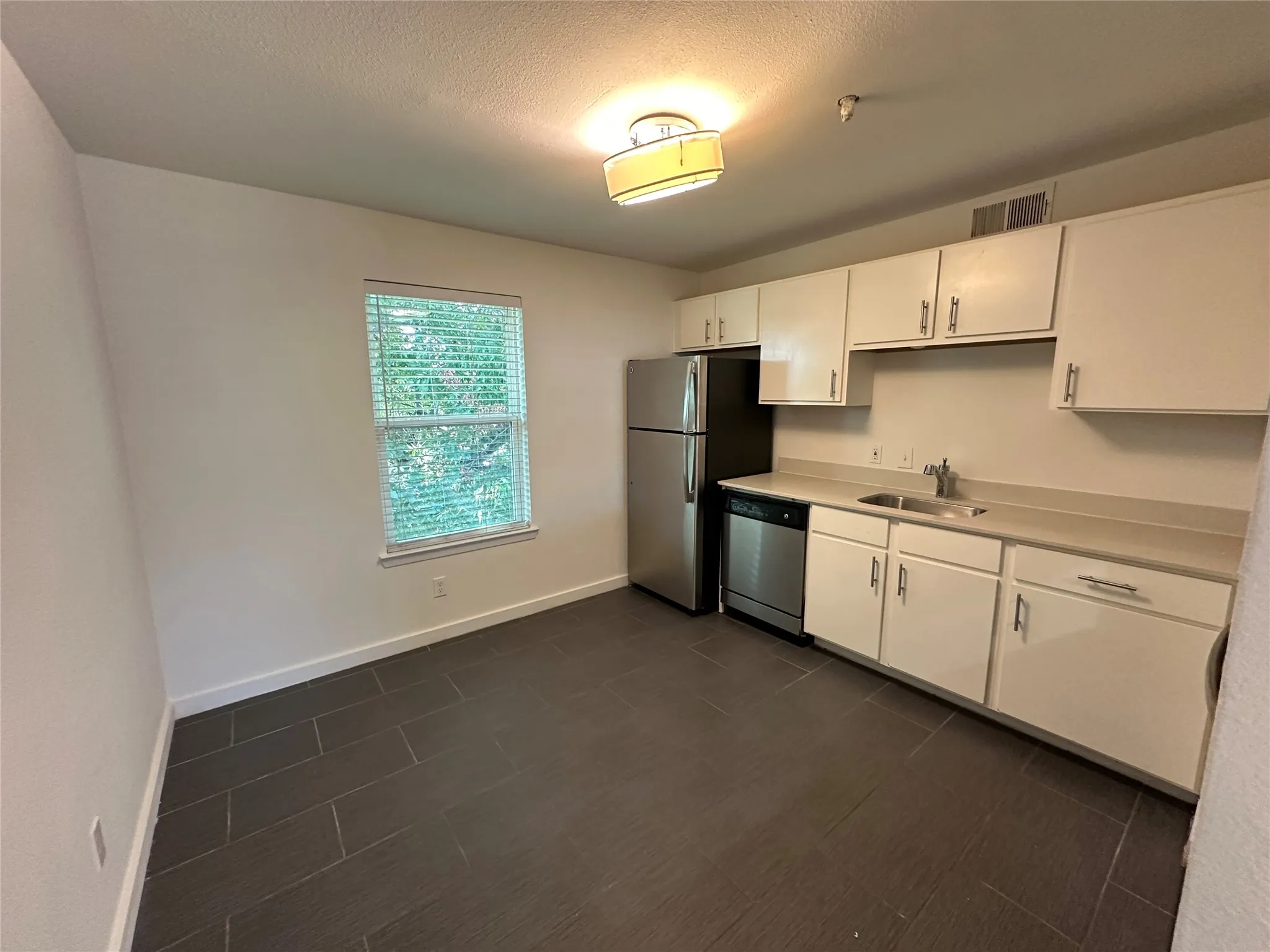Apartment For Rent in Dallas County , 5404 Reiger Avenue 301, Dallas, Texas 75214, 3 Bedroom, 2 Bathroom, Garage spaces, 1,093 Sqft, built in 1986, mls#21406253, Real Estate Agent in Dallas, Homes For Rent in Dallas county, Homes For Rent in Dallas, Realtor in Dallas Texas, Real Estate Brokerage Independent Realty Texas, Luminita Cordes Realtor
