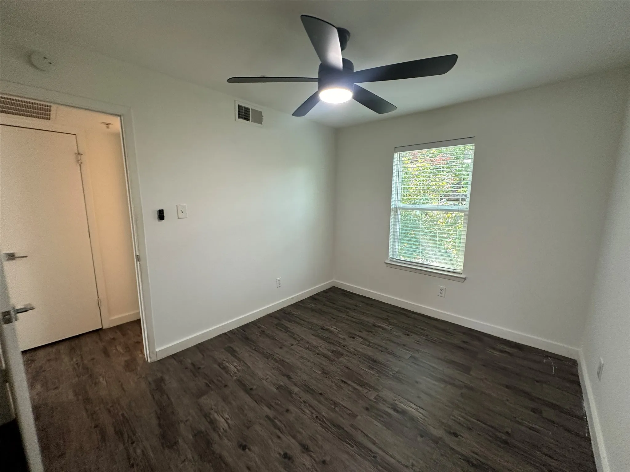 Apartment For Rent in Dallas County , 5404 Reiger Avenue 301, Dallas, Texas 75214, 3 Bedroom, 2 Bathroom, Garage spaces, 1,093 Sqft, built in 1986, mls#21406253, Real Estate Agent in Dallas, Homes For Rent in Dallas county, Homes For Rent in Dallas, Realtor in Dallas Texas, Real Estate Brokerage Independent Realty Texas, Luminita Cordes Realtor