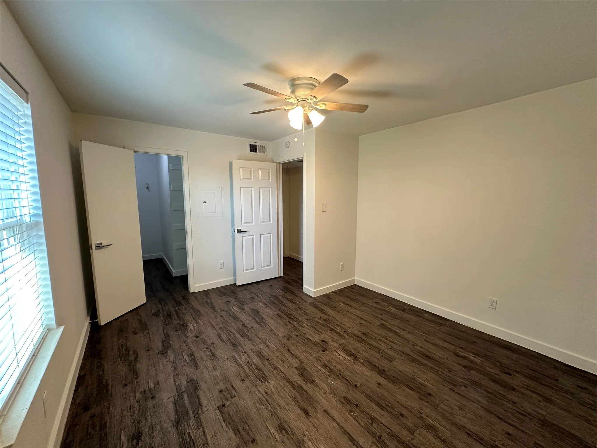 Apartment For Rent in Dallas County , 5404 Reiger Avenue 301, Dallas, Texas 75214, 3 Bedroom, 2 Bathroom, Garage spaces, 1,093 Sqft, built in 1986, mls#21406253, Real Estate Agent in Dallas, Homes For Rent in Dallas county, Homes For Rent in Dallas, Realtor in Dallas Texas, Real Estate Brokerage Independent Realty Texas, Luminita Cordes Realtor