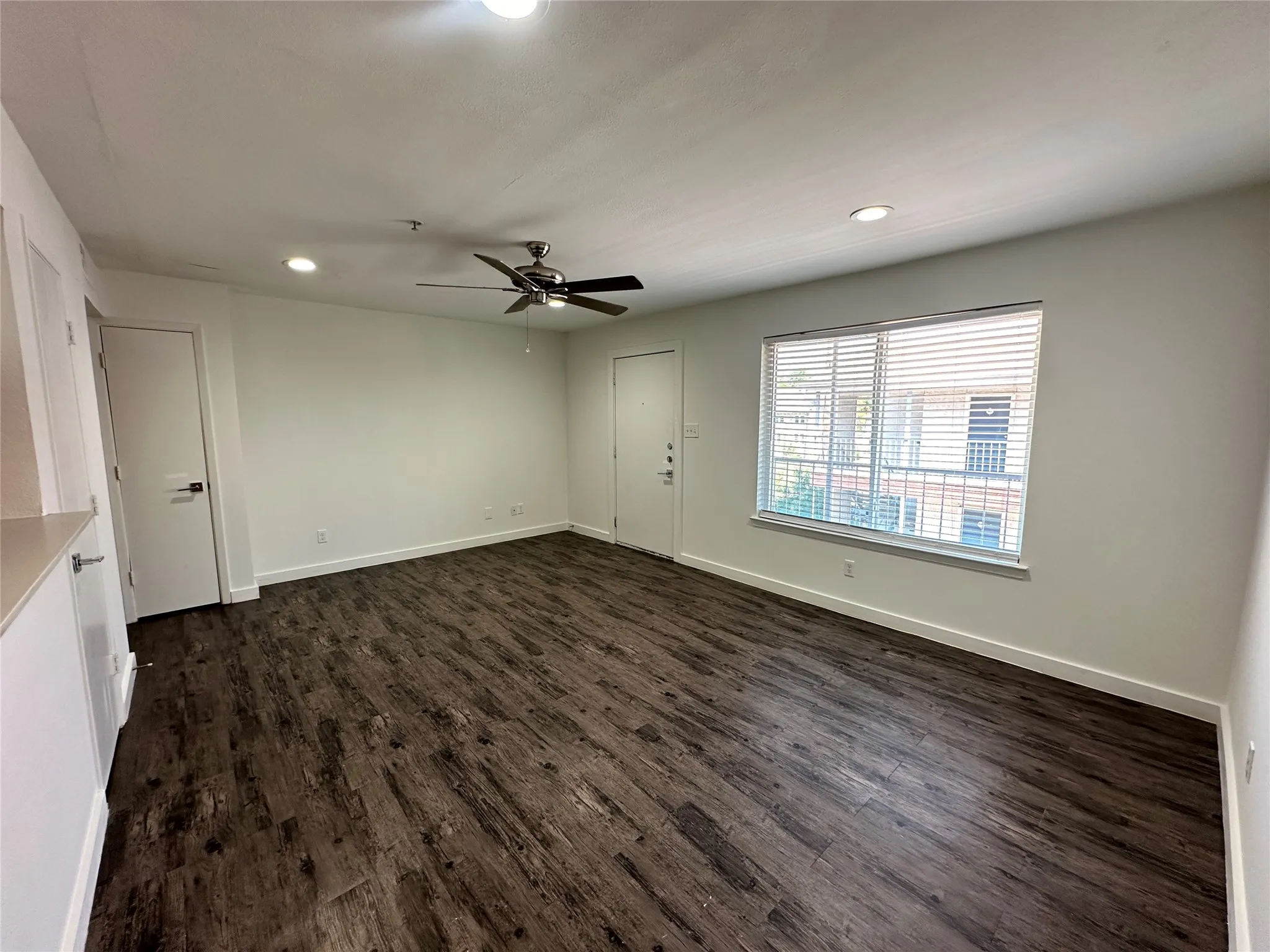 Apartment For Rent in Dallas County , 5404 Reiger Avenue 301, Dallas, Texas 75214, 3 Bedroom, 2 Bathroom, Garage spaces, 1,093 Sqft, built in 1986, mls#21406253, Real Estate Agent in Dallas, Homes For Rent in Dallas county, Homes For Rent in Dallas, Realtor in Dallas Texas, Real Estate Brokerage Independent Realty Texas, Luminita Cordes Realtor