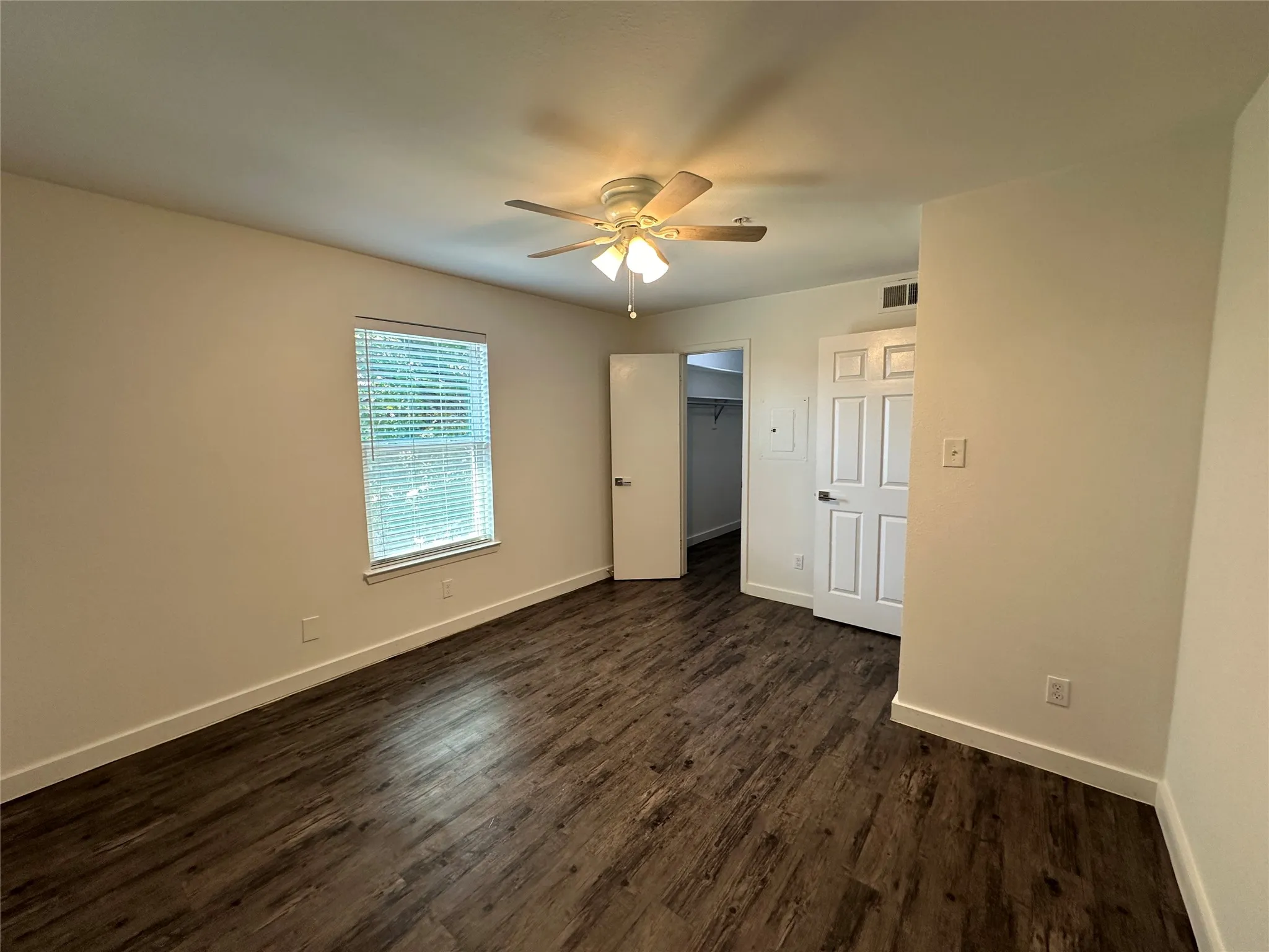 Apartment For Rent in Dallas County , 5404 Reiger Avenue 301, Dallas, Texas 75214, 3 Bedroom, 2 Bathroom, Garage spaces, 1,093 Sqft, built in 1986, mls#21406253, Real Estate Agent in Dallas, Homes For Rent in Dallas county, Homes For Rent in Dallas, Realtor in Dallas Texas, Real Estate Brokerage Independent Realty Texas, Luminita Cordes Realtor