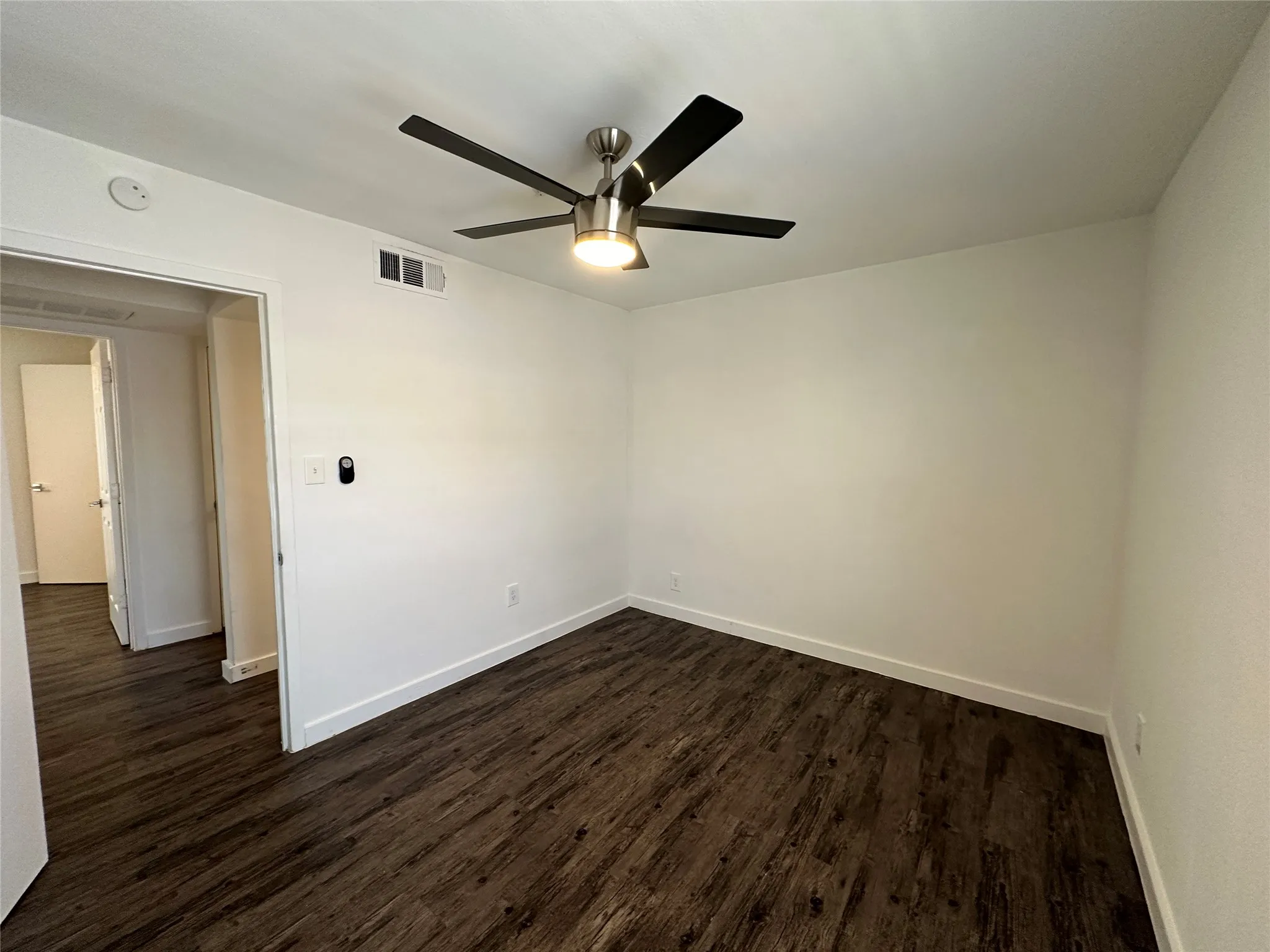 Apartment For Rent in Dallas County , 5404 Reiger Avenue 301, Dallas, Texas 75214, 3 Bedroom, 2 Bathroom, Garage spaces, 1,093 Sqft, built in 1986, mls#21406253, Real Estate Agent in Dallas, Homes For Rent in Dallas county, Homes For Rent in Dallas, Realtor in Dallas Texas, Real Estate Brokerage Independent Realty Texas, Luminita Cordes Realtor
