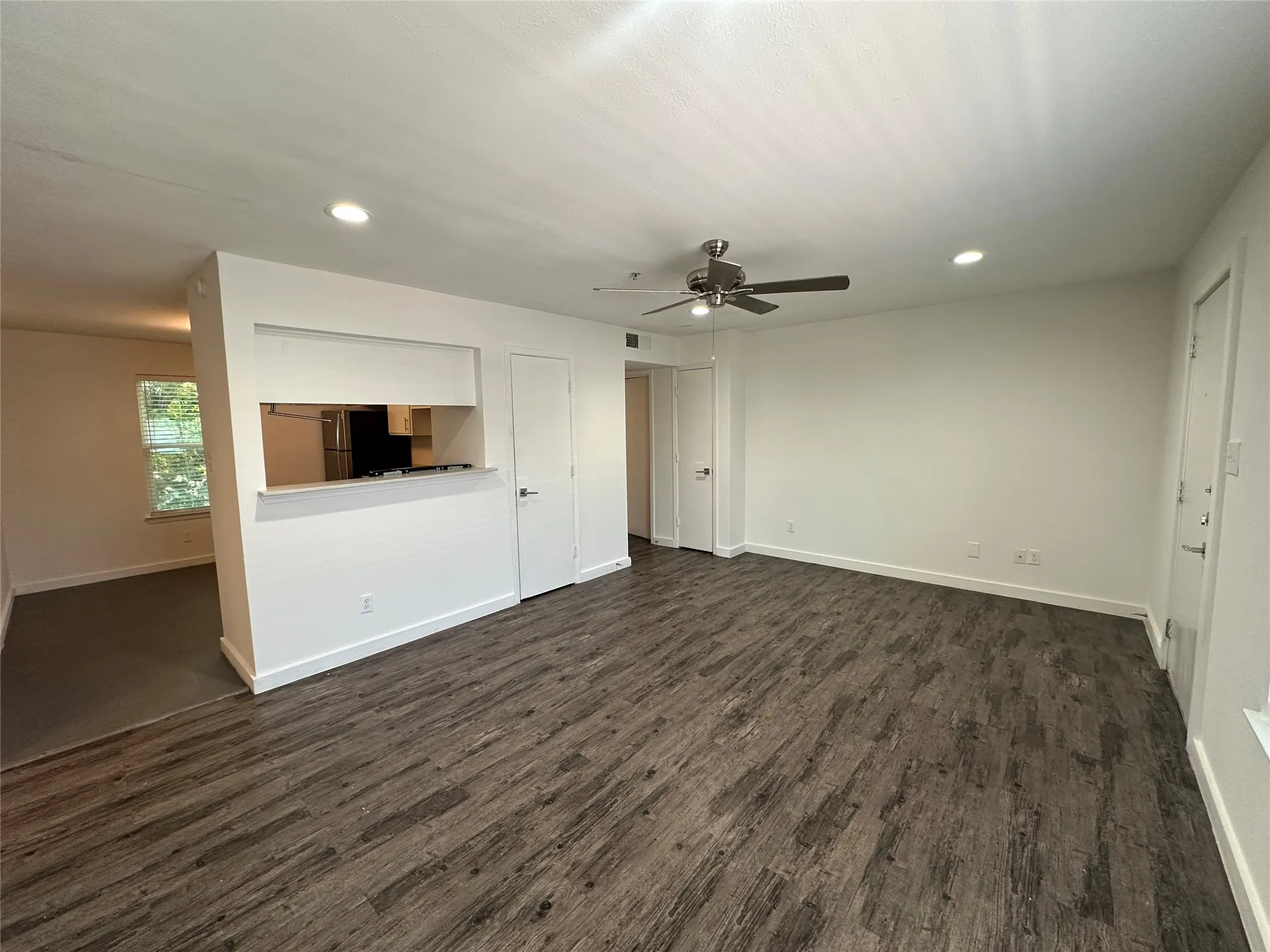 Apartment For Rent in Dallas County , 5404 Reiger Avenue 301, Dallas, Texas 75214, 3 Bedroom, 2 Bathroom, Garage spaces, 1,093 Sqft, built in 1986, mls#21406253, Real Estate Agent in Dallas, Homes For Rent in Dallas county, Homes For Rent in Dallas, Realtor in Dallas Texas, Real Estate Brokerage Independent Realty Texas, Luminita Cordes Realtor