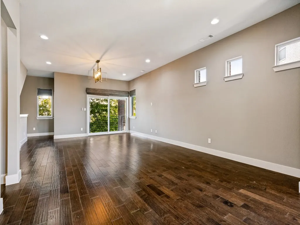 Townhouse For Sale in Tarrant County , 2901 Wingate Street, Fort Worth, Texas 76107, 3 Bedroom, 4 Bathroom, 2 Garage spaces, 2,536 Sqft, built in 2016, mls#21403318, Real Estate Agent in Fort Worth, Homes For Sale in Tarrant county, Homes For Sale in Fort Worth, Realtor in Fort Worth Texas, Real Estate Brokerage Independent Realty Texas, Luminita Cordes Realtor