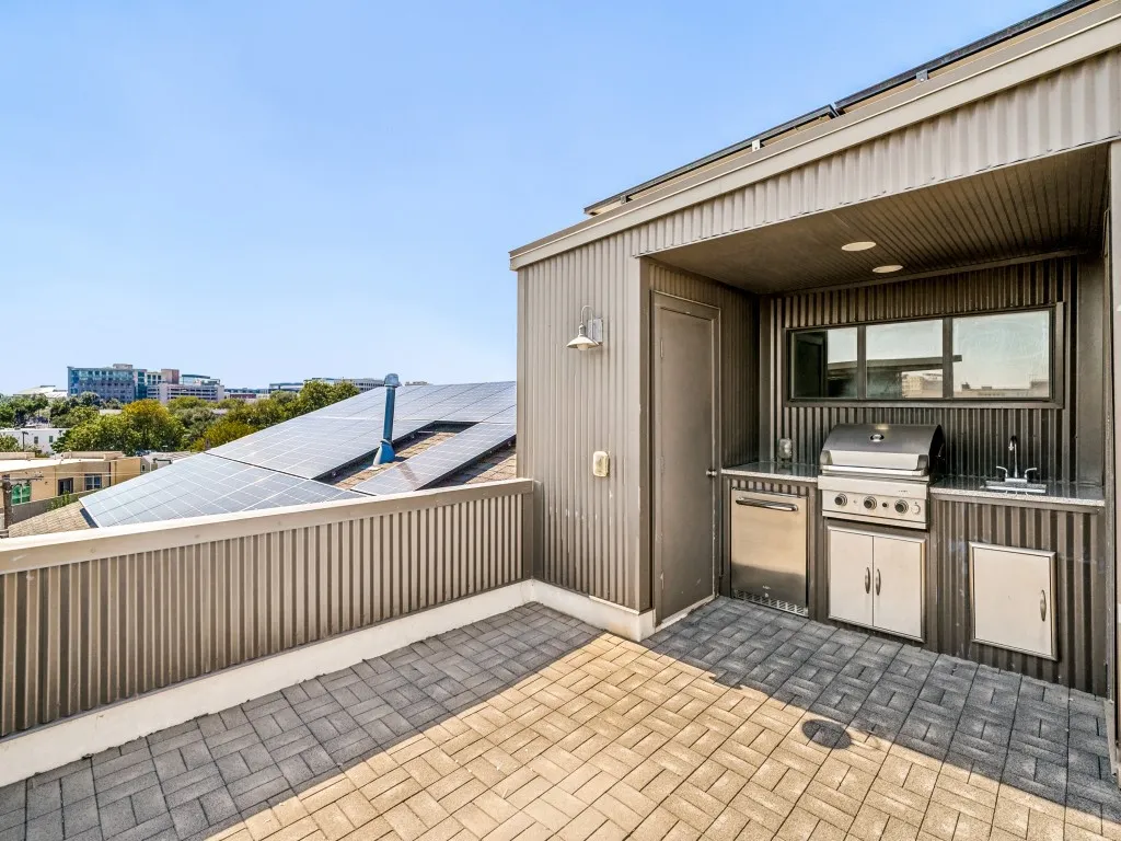 Townhouse For Sale in Tarrant County , 2901 Wingate Street, Fort Worth, Texas 76107, 3 Bedroom, 4 Bathroom, 2 Garage spaces, 2,536 Sqft, built in 2016, mls#21403318, Real Estate Agent in Fort Worth, Homes For Sale in Tarrant county, Homes For Sale in Fort Worth, Realtor in Fort Worth Texas, Real Estate Brokerage Independent Realty Texas, Luminita Cordes Realtor