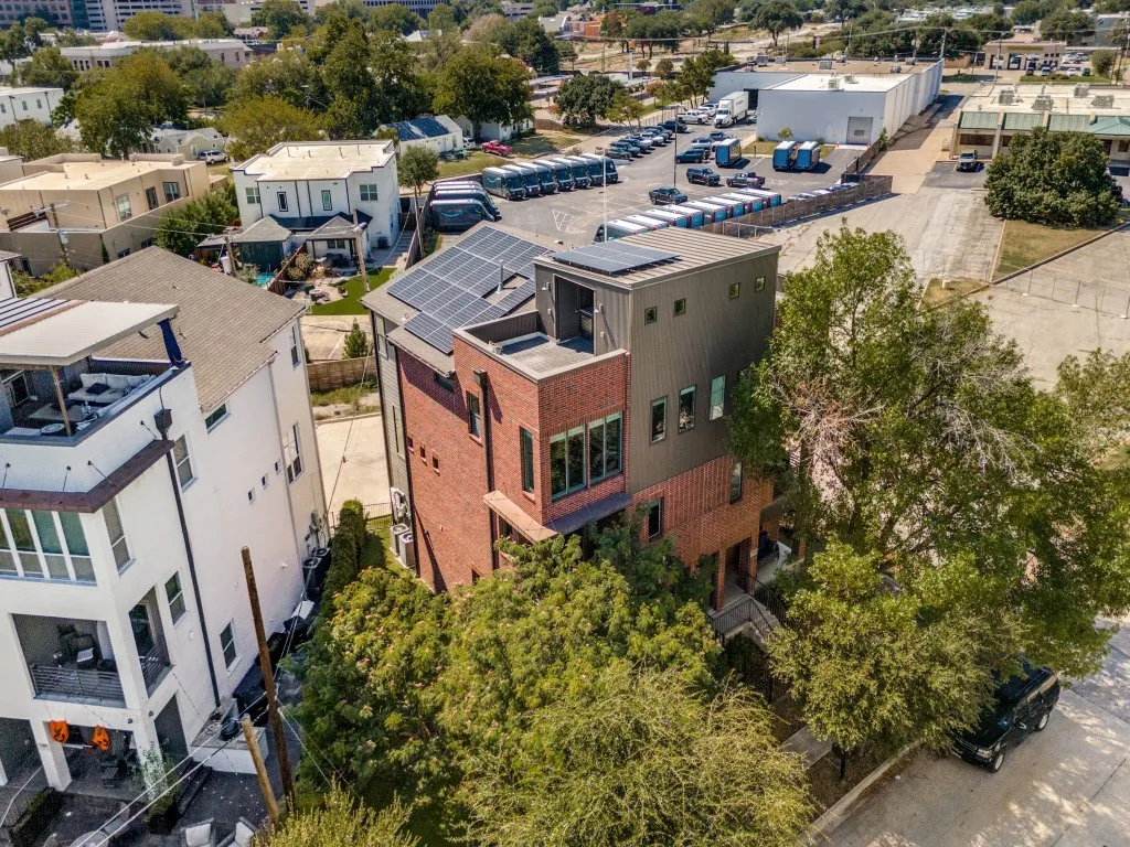 Townhouse For Sale in Tarrant County , 2901 Wingate Street, Fort Worth, Texas 76107, 3 Bedroom, 4 Bathroom, 2 Garage spaces, 2,536 Sqft, built in 2016, mls#21403318, Real Estate Agent in Fort Worth, Homes For Sale in Tarrant county, Homes For Sale in Fort Worth, Realtor in Fort Worth Texas, Real Estate Brokerage Independent Realty Texas, Luminita Cordes Realtor