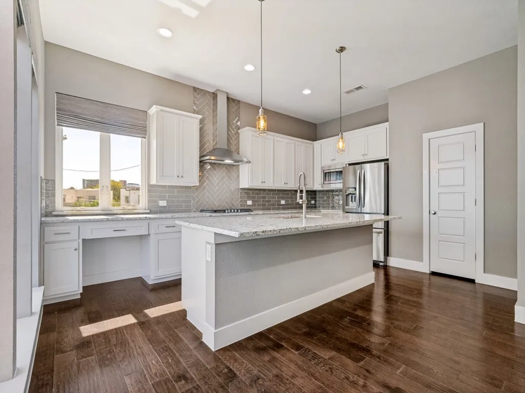 Townhouse For Sale in Tarrant County , 2901 Wingate Street, Fort Worth, Texas 76107, 3 Bedroom, 4 Bathroom, 2 Garage spaces, 2,536 Sqft, built in 2016, mls#21403318, Real Estate Agent in Fort Worth, Homes For Sale in Tarrant county, Homes For Sale in Fort Worth, Realtor in Fort Worth Texas, Real Estate Brokerage Independent Realty Texas, Luminita Cordes Realtor