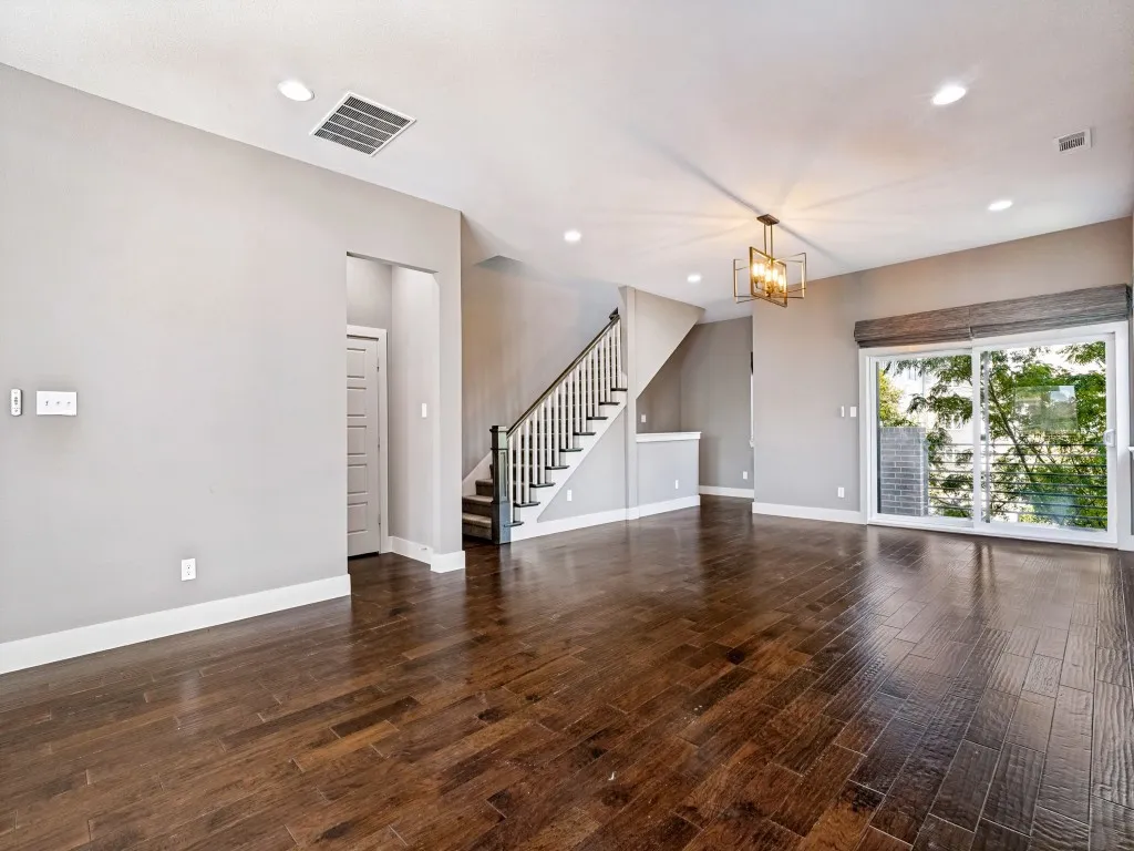Townhouse For Sale in Tarrant County , 2901 Wingate Street, Fort Worth, Texas 76107, 3 Bedroom, 4 Bathroom, 2 Garage spaces, 2,536 Sqft, built in 2016, mls#21403318, Real Estate Agent in Fort Worth, Homes For Sale in Tarrant county, Homes For Sale in Fort Worth, Realtor in Fort Worth Texas, Real Estate Brokerage Independent Realty Texas, Luminita Cordes Realtor