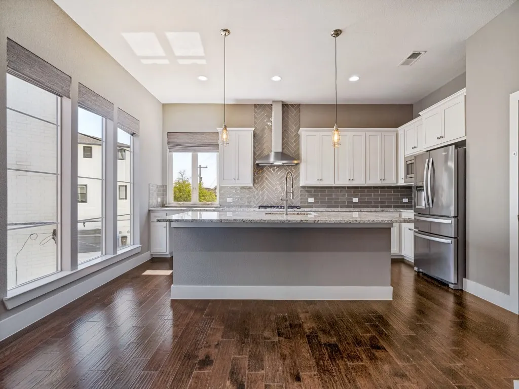 Townhouse For Sale in Tarrant County , 2901 Wingate Street, Fort Worth, Texas 76107, 3 Bedroom, 4 Bathroom, 2 Garage spaces, 2,536 Sqft, built in 2016, mls#21403318, Real Estate Agent in Fort Worth, Homes For Sale in Tarrant county, Homes For Sale in Fort Worth, Realtor in Fort Worth Texas, Real Estate Brokerage Independent Realty Texas, Luminita Cordes Realtor