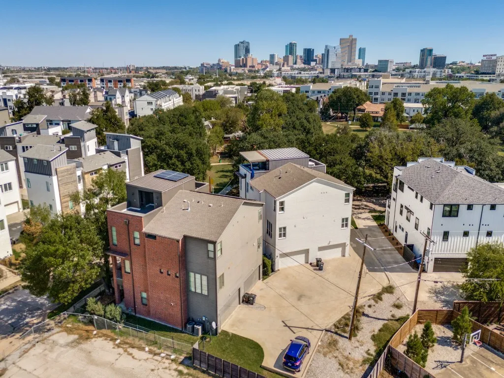 Townhouse For Sale in Tarrant County , 2901 Wingate Street, Fort Worth, Texas 76107, 3 Bedroom, 4 Bathroom, 2 Garage spaces, 2,536 Sqft, built in 2016, mls#21403318, Real Estate Agent in Fort Worth, Homes For Sale in Tarrant county, Homes For Sale in Fort Worth, Realtor in Fort Worth Texas, Real Estate Brokerage Independent Realty Texas, Luminita Cordes Realtor