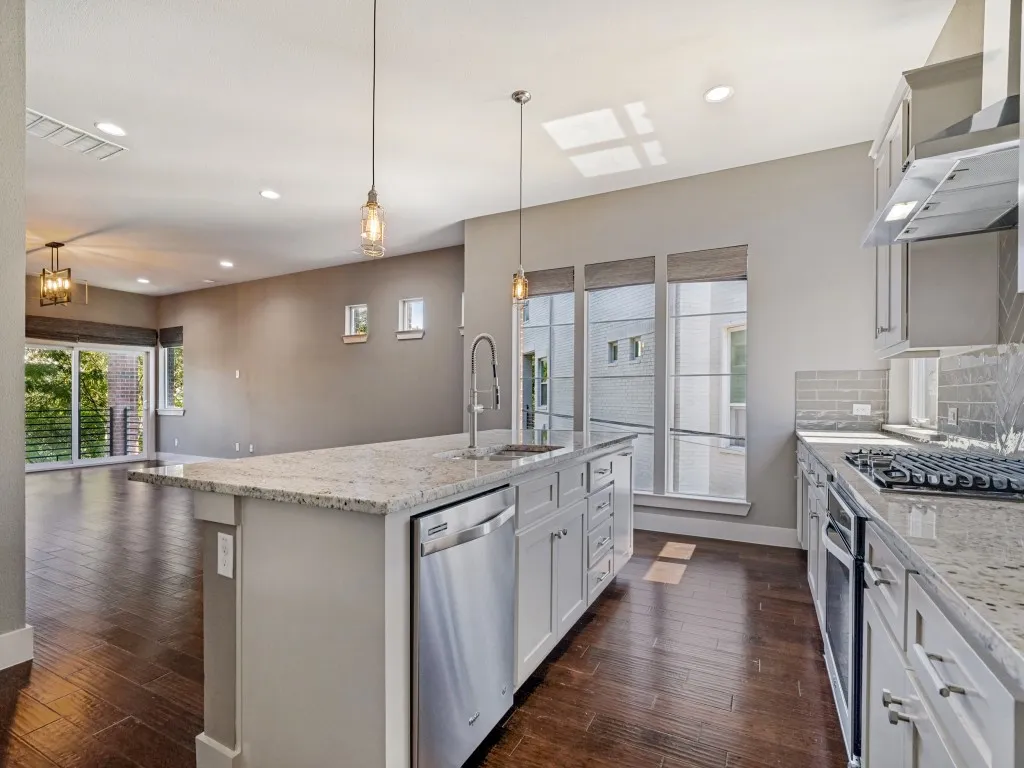 Townhouse For Sale in Tarrant County , 2901 Wingate Street, Fort Worth, Texas 76107, 3 Bedroom, 4 Bathroom, 2 Garage spaces, 2,536 Sqft, built in 2016, mls#21403318, Real Estate Agent in Fort Worth, Homes For Sale in Tarrant county, Homes For Sale in Fort Worth, Realtor in Fort Worth Texas, Real Estate Brokerage Independent Realty Texas, Luminita Cordes Realtor