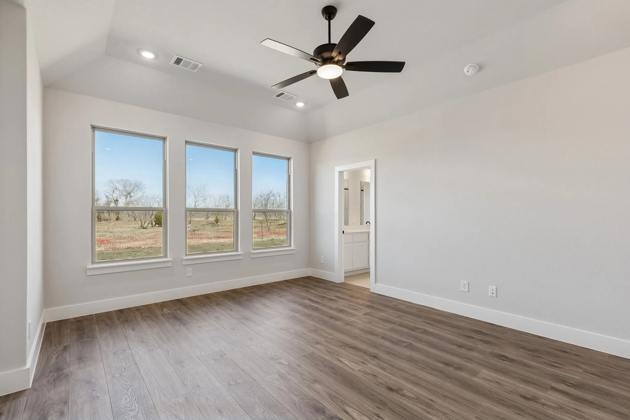 Single Family Residence For Sale in Ellis County , 410 Rancher Trail, Waxahachie, Texas 75165, 4 Bedroom, 4 Bathroom, 3 Garage spaces, 2,727 Sqft, built in 2026, mls#21406263, Real Estate Agent in Waxahachie, Homes For Sale in Ellis county, Homes For Sale in Waxahachie, Realtor in Waxahachie Texas, Real Estate Brokerage Independent Realty Texas, Luminita Cordes Realtor