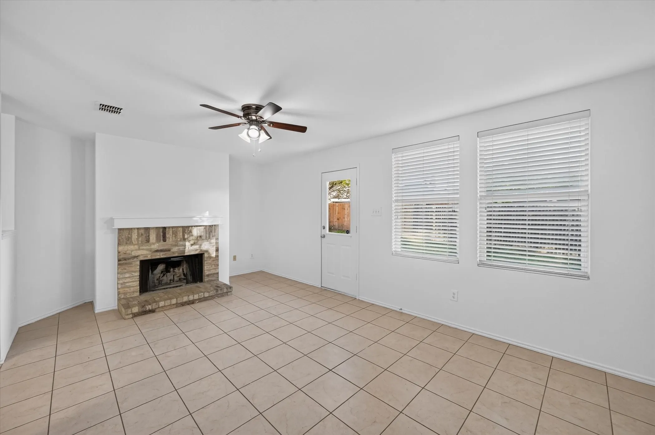 Single Family Residence For Sale in Tarrant County , 8417 Redheart Street, Arlington, Texas 76002, 4 Bedroom, 2 Bathroom, 2 Garage spaces, 2,105 Sqft, built in 2004, mls#21403770, Real Estate Agent in Arlington, Homes For Sale in Tarrant county, Homes For Sale in Arlington, Realtor in Arlington Texas, Real Estate Brokerage Independent Realty Texas, Luminita Cordes Realtor