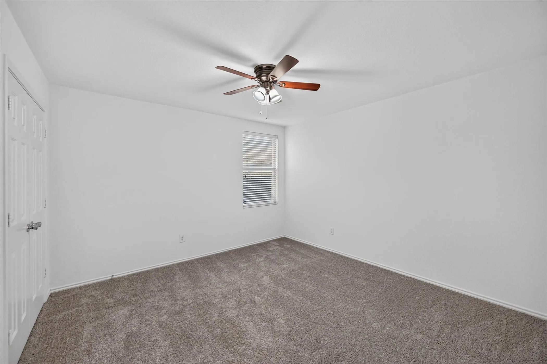 Single Family Residence For Sale in Tarrant County , 8417 Redheart Street, Arlington, Texas 76002, 4 Bedroom, 2 Bathroom, 2 Garage spaces, 2,105 Sqft, built in 2004, mls#21403770, Real Estate Agent in Arlington, Homes For Sale in Tarrant county, Homes For Sale in Arlington, Realtor in Arlington Texas, Real Estate Brokerage Independent Realty Texas, Luminita Cordes Realtor