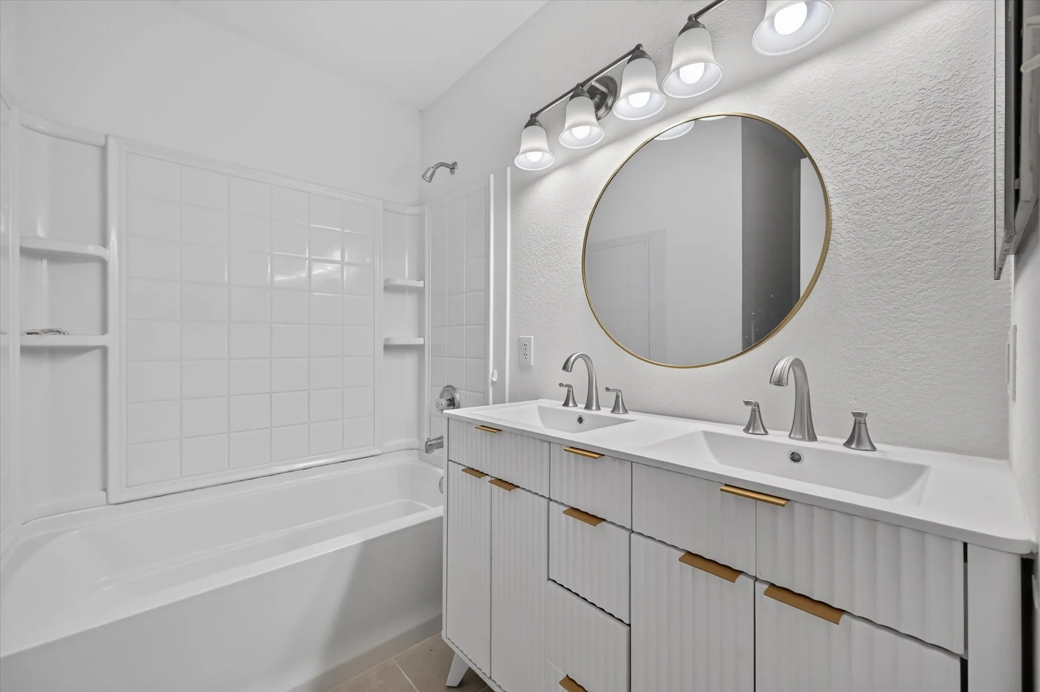 Single Family Residence For Sale in Tarrant County , 8417 Redheart Street, Arlington, Texas 76002, 4 Bedroom, 2 Bathroom, 2 Garage spaces, 2,105 Sqft, built in 2004, mls#21403770, Real Estate Agent in Arlington, Homes For Sale in Tarrant county, Homes For Sale in Arlington, Realtor in Arlington Texas, Real Estate Brokerage Independent Realty Texas, Luminita Cordes Realtor
