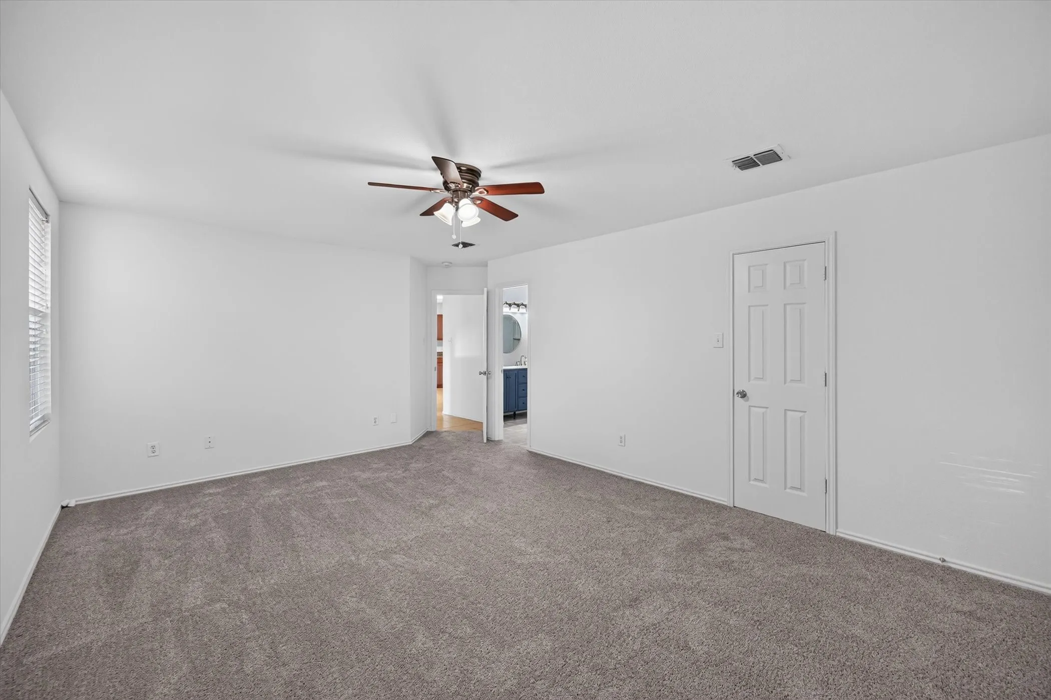 Single Family Residence For Sale in Tarrant County , 8417 Redheart Street, Arlington, Texas 76002, 4 Bedroom, 2 Bathroom, 2 Garage spaces, 2,105 Sqft, built in 2004, mls#21403770, Real Estate Agent in Arlington, Homes For Sale in Tarrant county, Homes For Sale in Arlington, Realtor in Arlington Texas, Real Estate Brokerage Independent Realty Texas, Luminita Cordes Realtor
