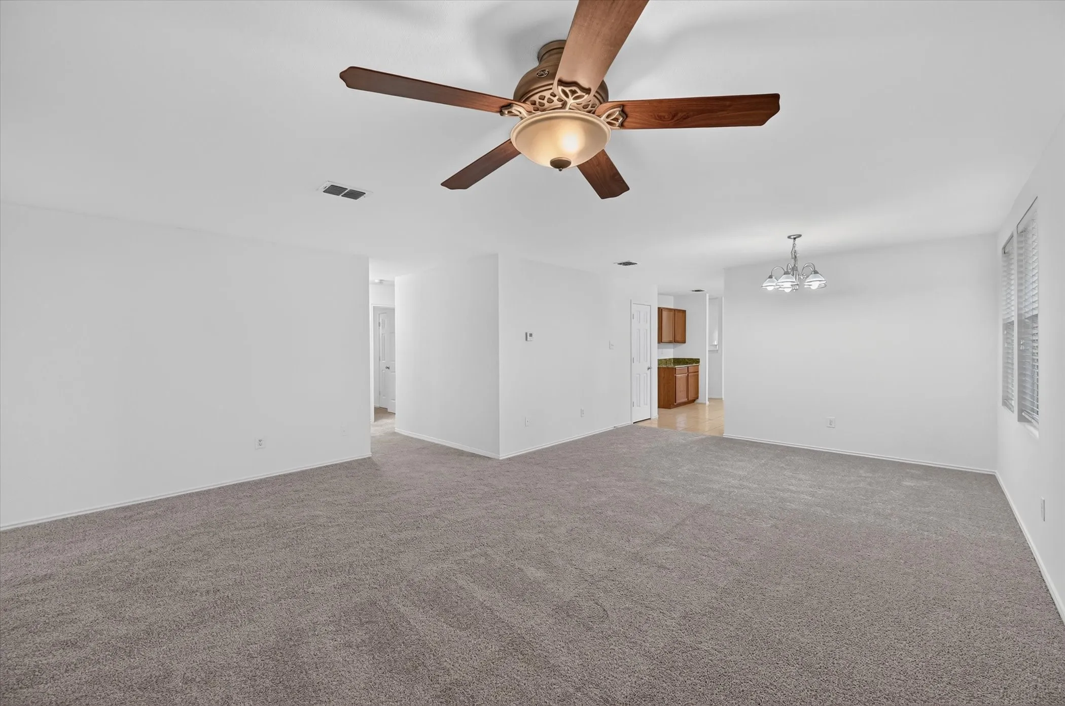 Single Family Residence For Sale in Tarrant County , 8417 Redheart Street, Arlington, Texas 76002, 4 Bedroom, 2 Bathroom, 2 Garage spaces, 2,105 Sqft, built in 2004, mls#21403770, Real Estate Agent in Arlington, Homes For Sale in Tarrant county, Homes For Sale in Arlington, Realtor in Arlington Texas, Real Estate Brokerage Independent Realty Texas, Luminita Cordes Realtor