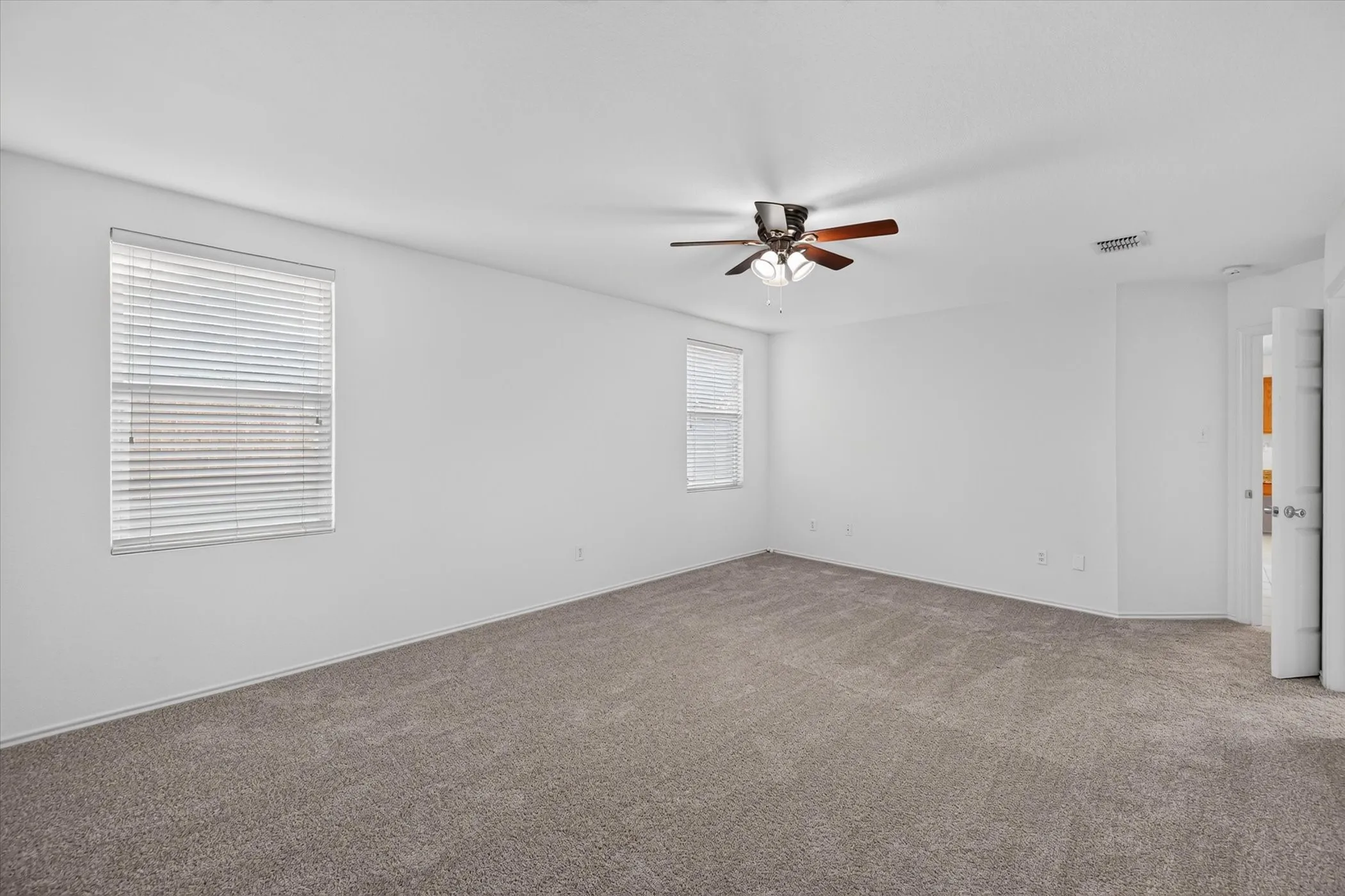 Single Family Residence For Sale in Tarrant County , 8417 Redheart Street, Arlington, Texas 76002, 4 Bedroom, 2 Bathroom, 2 Garage spaces, 2,105 Sqft, built in 2004, mls#21403770, Real Estate Agent in Arlington, Homes For Sale in Tarrant county, Homes For Sale in Arlington, Realtor in Arlington Texas, Real Estate Brokerage Independent Realty Texas, Luminita Cordes Realtor