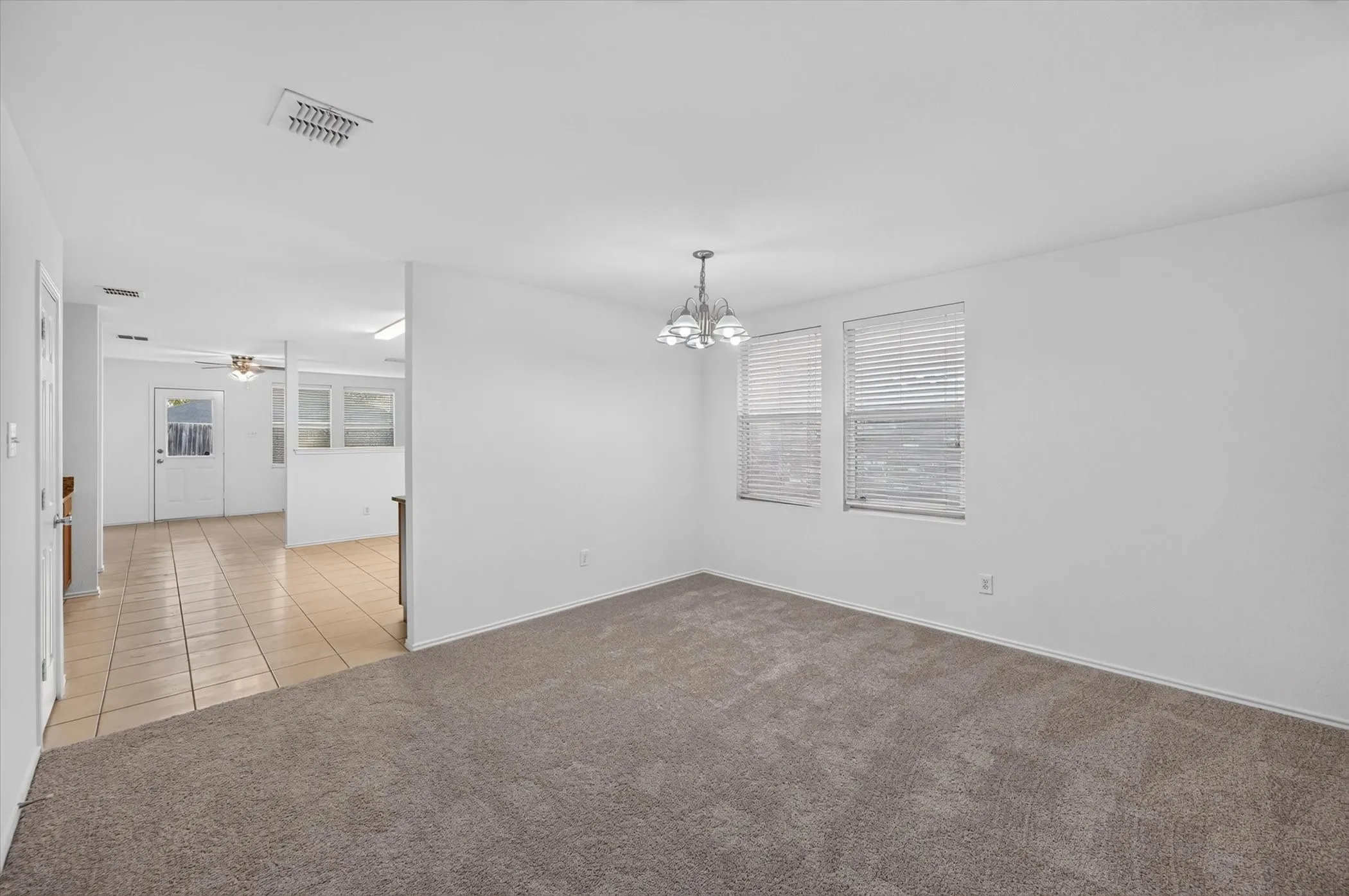 Single Family Residence For Sale in Tarrant County , 8417 Redheart Street, Arlington, Texas 76002, 4 Bedroom, 2 Bathroom, 2 Garage spaces, 2,105 Sqft, built in 2004, mls#21403770, Real Estate Agent in Arlington, Homes For Sale in Tarrant county, Homes For Sale in Arlington, Realtor in Arlington Texas, Real Estate Brokerage Independent Realty Texas, Luminita Cordes Realtor