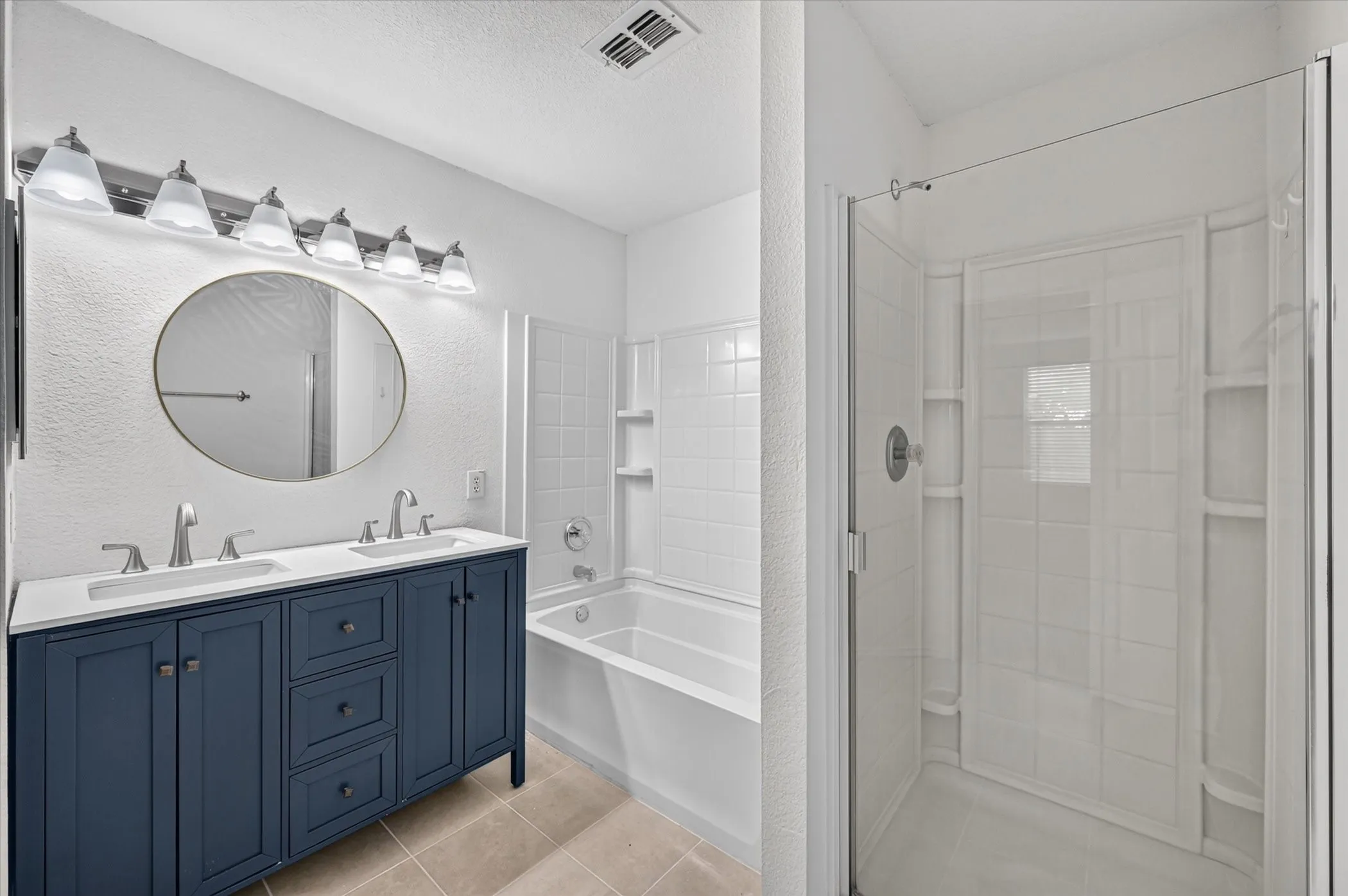 Single Family Residence For Sale in Tarrant County , 8417 Redheart Street, Arlington, Texas 76002, 4 Bedroom, 2 Bathroom, 2 Garage spaces, 2,105 Sqft, built in 2004, mls#21403770, Real Estate Agent in Arlington, Homes For Sale in Tarrant county, Homes For Sale in Arlington, Realtor in Arlington Texas, Real Estate Brokerage Independent Realty Texas, Luminita Cordes Realtor