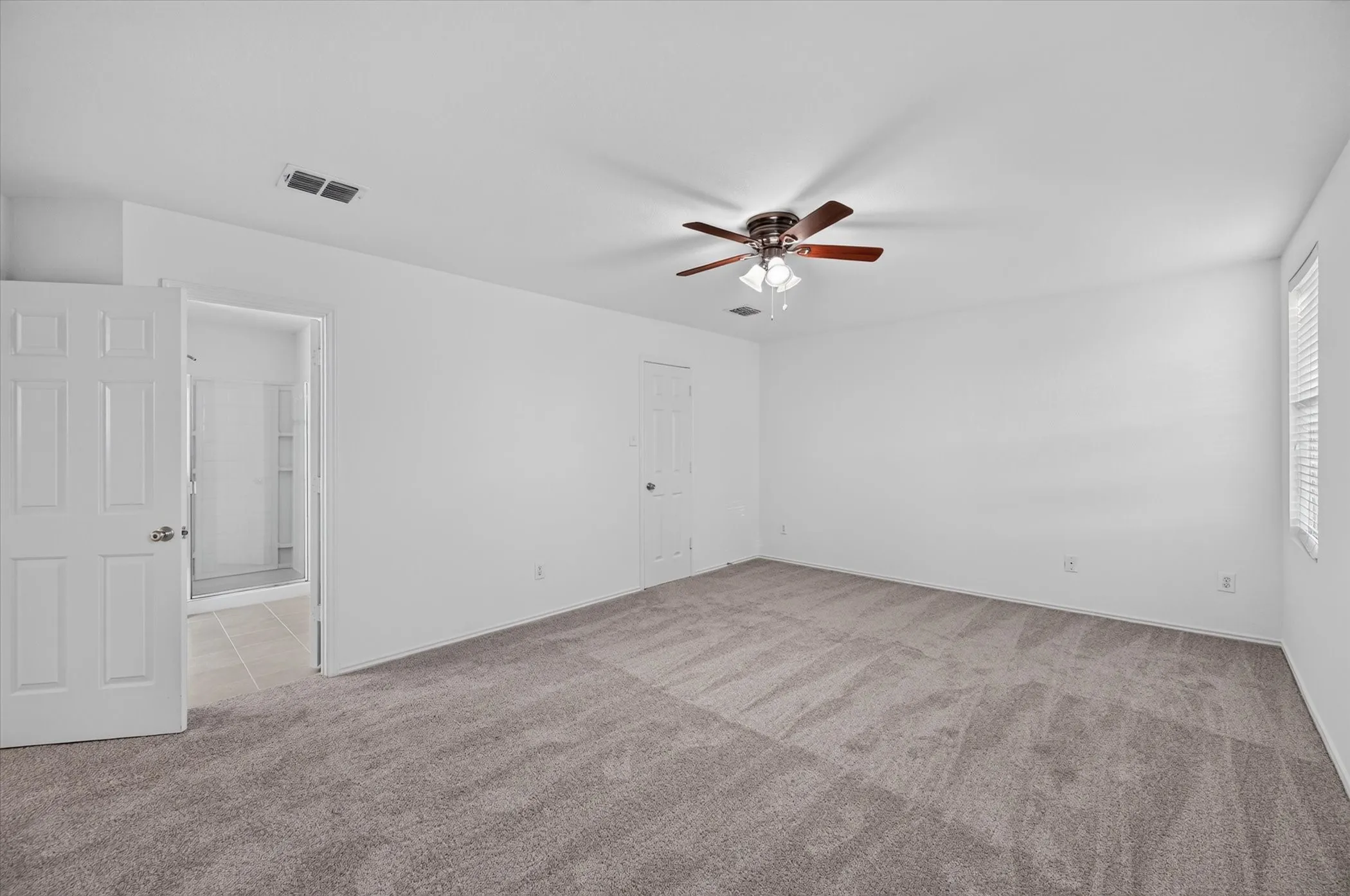 Single Family Residence For Sale in Tarrant County , 8417 Redheart Street, Arlington, Texas 76002, 4 Bedroom, 2 Bathroom, 2 Garage spaces, 2,105 Sqft, built in 2004, mls#21403770, Real Estate Agent in Arlington, Homes For Sale in Tarrant county, Homes For Sale in Arlington, Realtor in Arlington Texas, Real Estate Brokerage Independent Realty Texas, Luminita Cordes Realtor