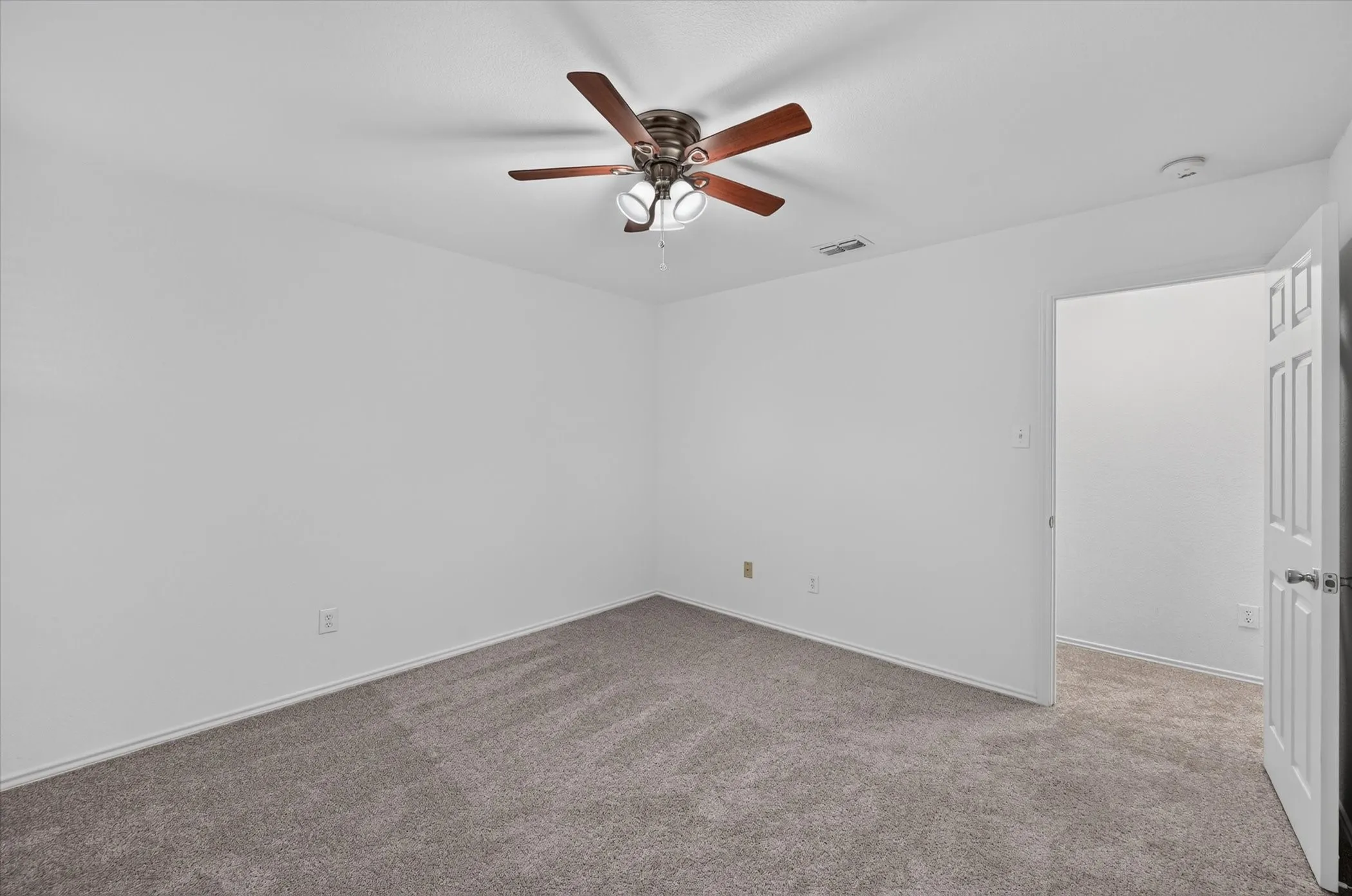 Single Family Residence For Sale in Tarrant County , 8417 Redheart Street, Arlington, Texas 76002, 4 Bedroom, 2 Bathroom, 2 Garage spaces, 2,105 Sqft, built in 2004, mls#21403770, Real Estate Agent in Arlington, Homes For Sale in Tarrant county, Homes For Sale in Arlington, Realtor in Arlington Texas, Real Estate Brokerage Independent Realty Texas, Luminita Cordes Realtor
