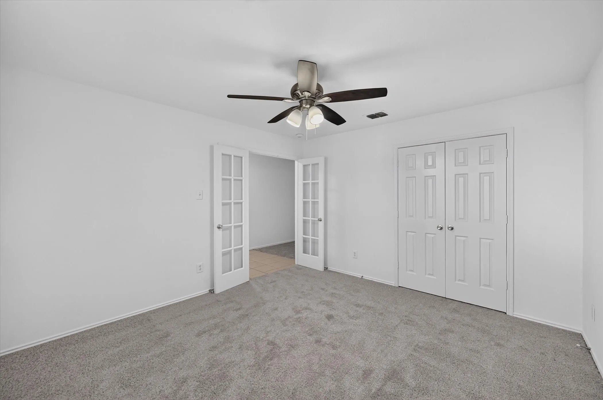 Single Family Residence For Sale in Tarrant County , 8417 Redheart Street, Arlington, Texas 76002, 4 Bedroom, 2 Bathroom, 2 Garage spaces, 2,105 Sqft, built in 2004, mls#21403770, Real Estate Agent in Arlington, Homes For Sale in Tarrant county, Homes For Sale in Arlington, Realtor in Arlington Texas, Real Estate Brokerage Independent Realty Texas, Luminita Cordes Realtor