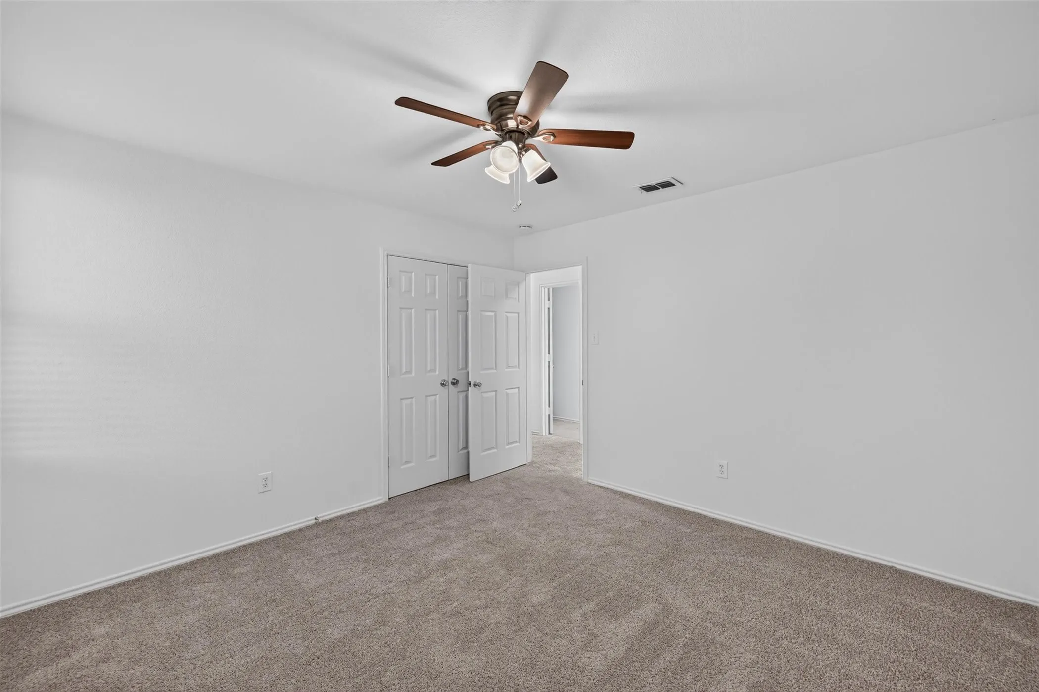Single Family Residence For Sale in Tarrant County , 8417 Redheart Street, Arlington, Texas 76002, 4 Bedroom, 2 Bathroom, 2 Garage spaces, 2,105 Sqft, built in 2004, mls#21403770, Real Estate Agent in Arlington, Homes For Sale in Tarrant county, Homes For Sale in Arlington, Realtor in Arlington Texas, Real Estate Brokerage Independent Realty Texas, Luminita Cordes Realtor