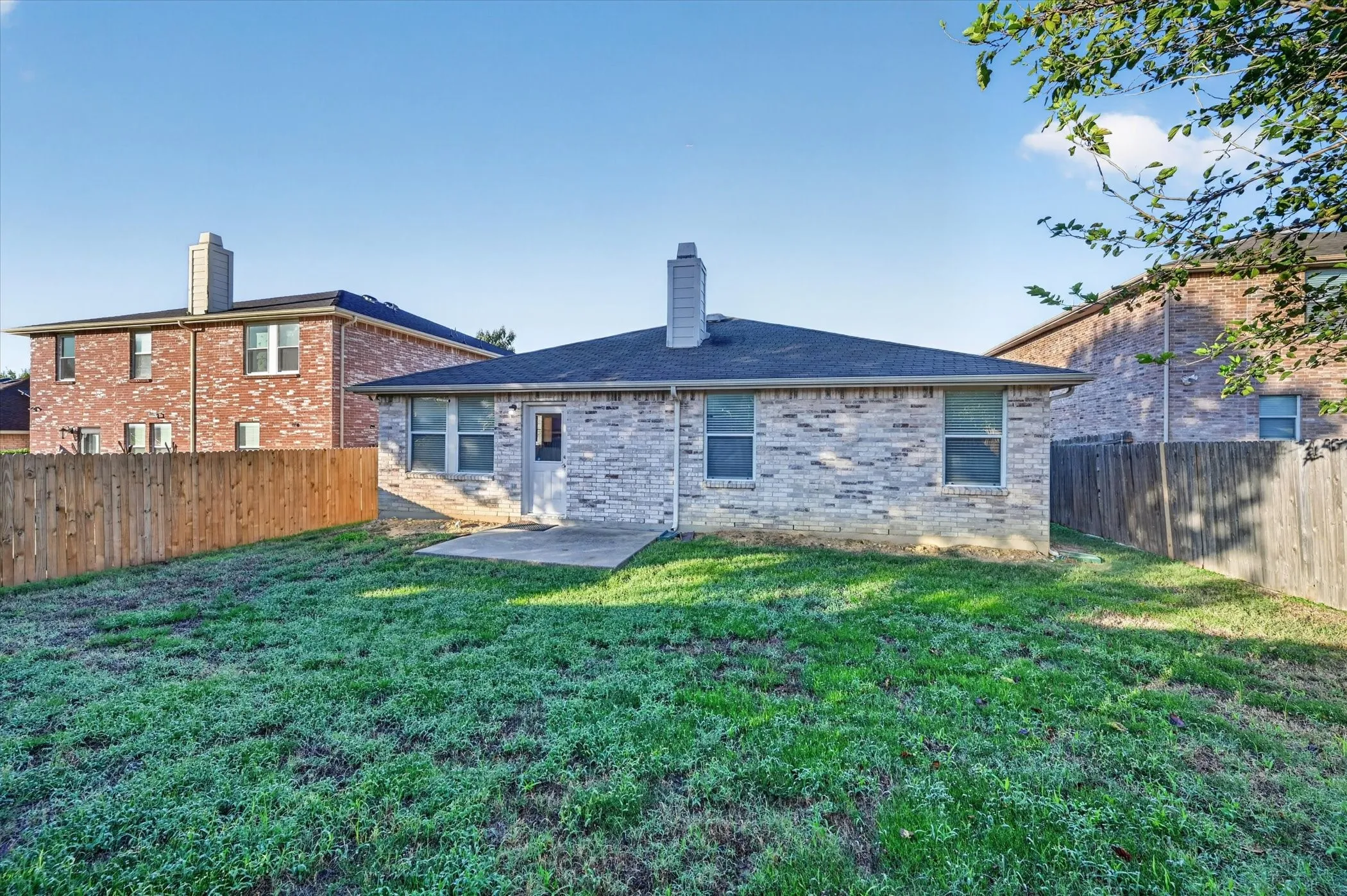 Single Family Residence For Sale in Tarrant County , 8417 Redheart Street, Arlington, Texas 76002, 4 Bedroom, 2 Bathroom, 2 Garage spaces, 2,105 Sqft, built in 2004, mls#21403770, Real Estate Agent in Arlington, Homes For Sale in Tarrant county, Homes For Sale in Arlington, Realtor in Arlington Texas, Real Estate Brokerage Independent Realty Texas, Luminita Cordes Realtor