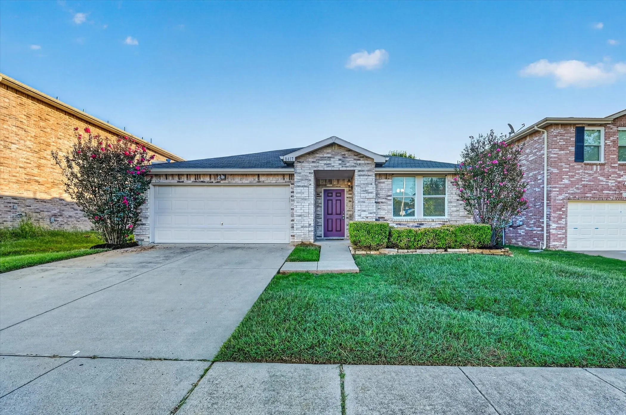Single Family Residence For Sale in Tarrant County , 8417 Redheart Street, Arlington, Texas 76002, 4 Bedroom, 2 Bathroom, 2 Garage spaces, 2,105 Sqft, built in 2004, mls#21403770, Real Estate Agent in Arlington, Homes For Sale in Tarrant county, Homes For Sale in Arlington, Realtor in Arlington Texas, Real Estate Brokerage Independent Realty Texas, Luminita Cordes Realtor