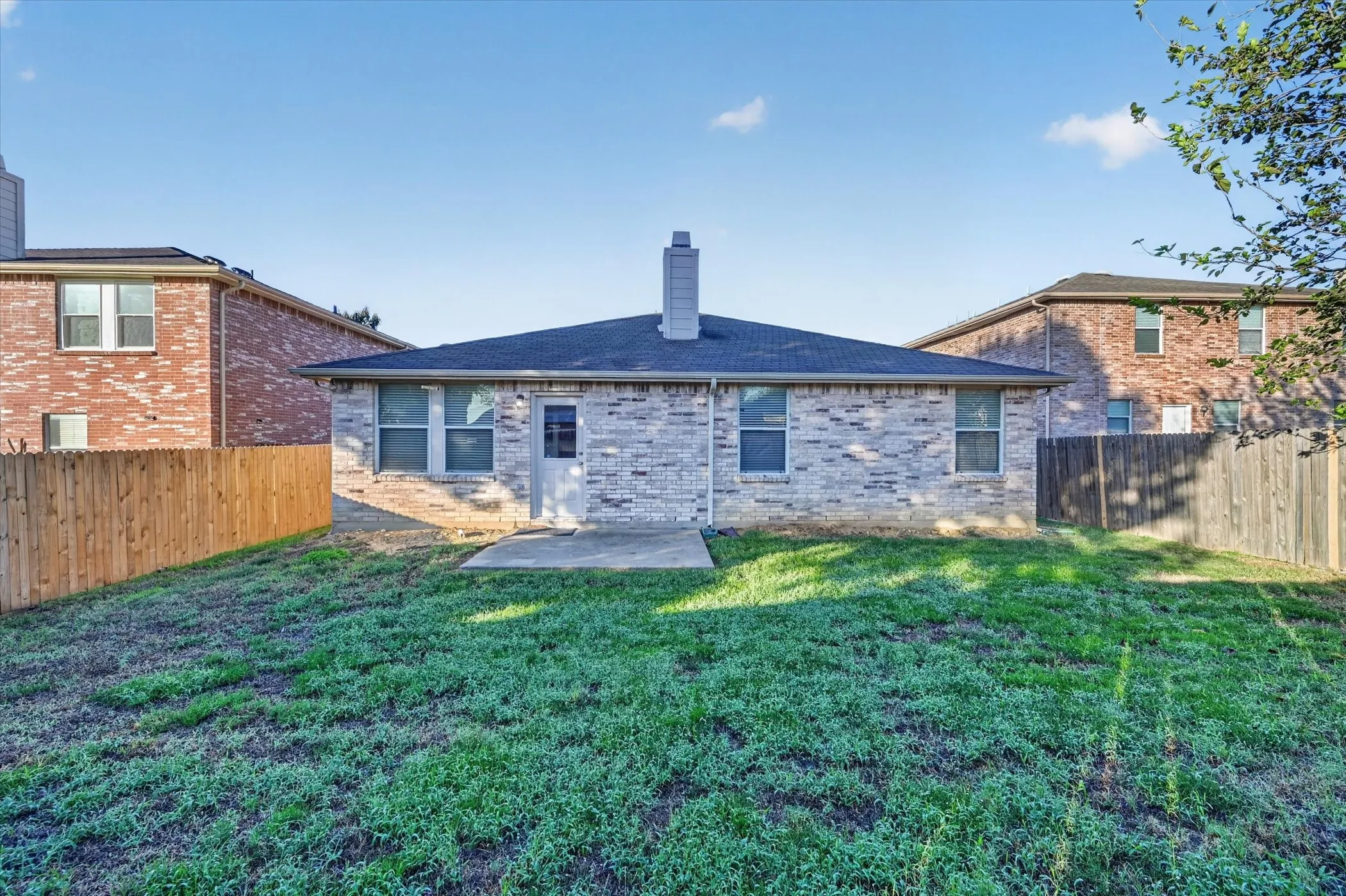 Single Family Residence For Sale in Tarrant County , 8417 Redheart Street, Arlington, Texas 76002, 4 Bedroom, 2 Bathroom, 2 Garage spaces, 2,105 Sqft, built in 2004, mls#21403770, Real Estate Agent in Arlington, Homes For Sale in Tarrant county, Homes For Sale in Arlington, Realtor in Arlington Texas, Real Estate Brokerage Independent Realty Texas, Luminita Cordes Realtor